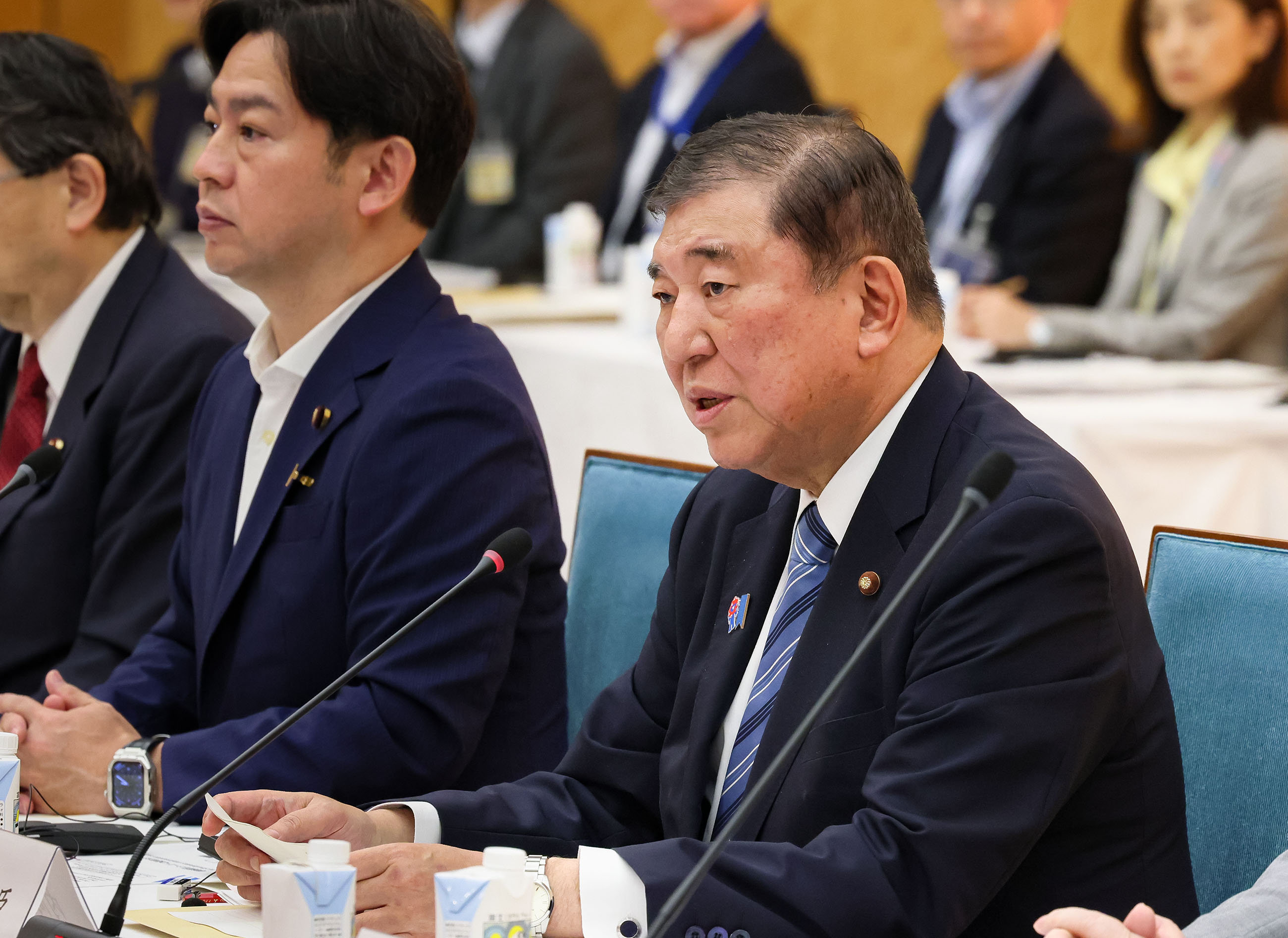 会議のまとめを行う石破総理１