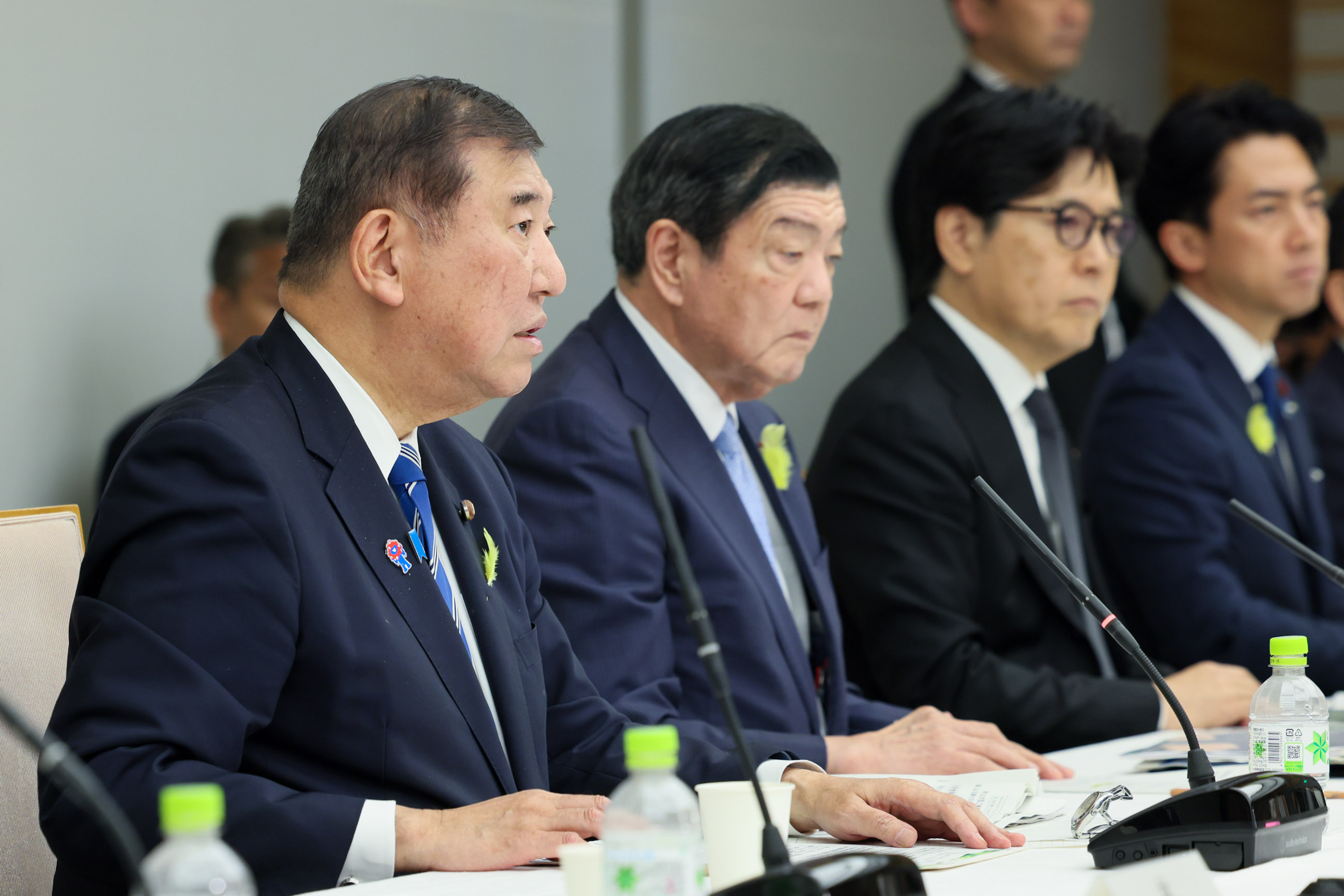 会議のまとめを行う石破総理２