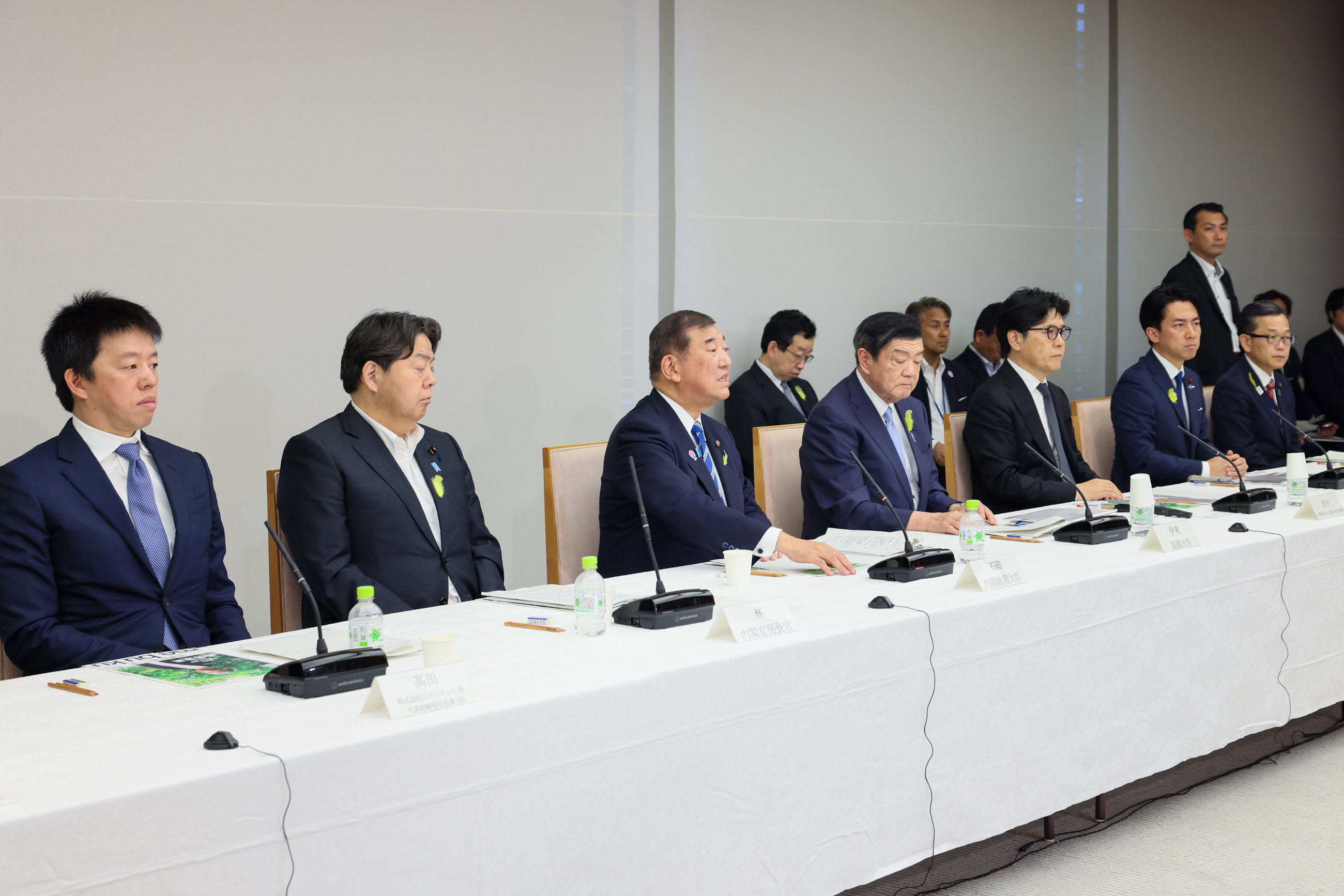 会議のまとめを行う石破総理１