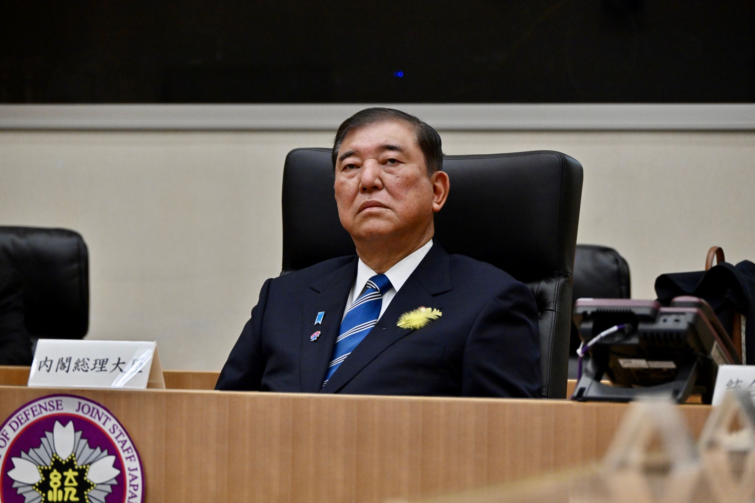統幕長からブリーフィングを受ける石破総理３
