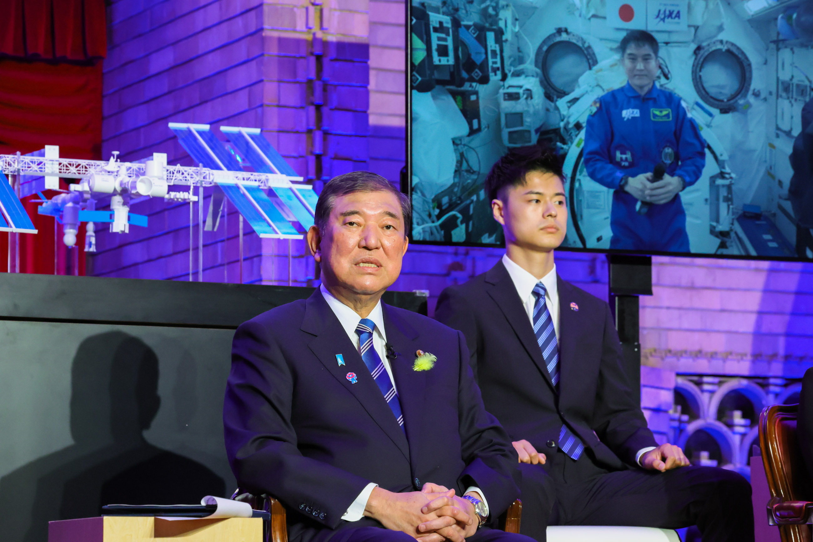大西卓哉宇宙飛行士と交信する石破総理３