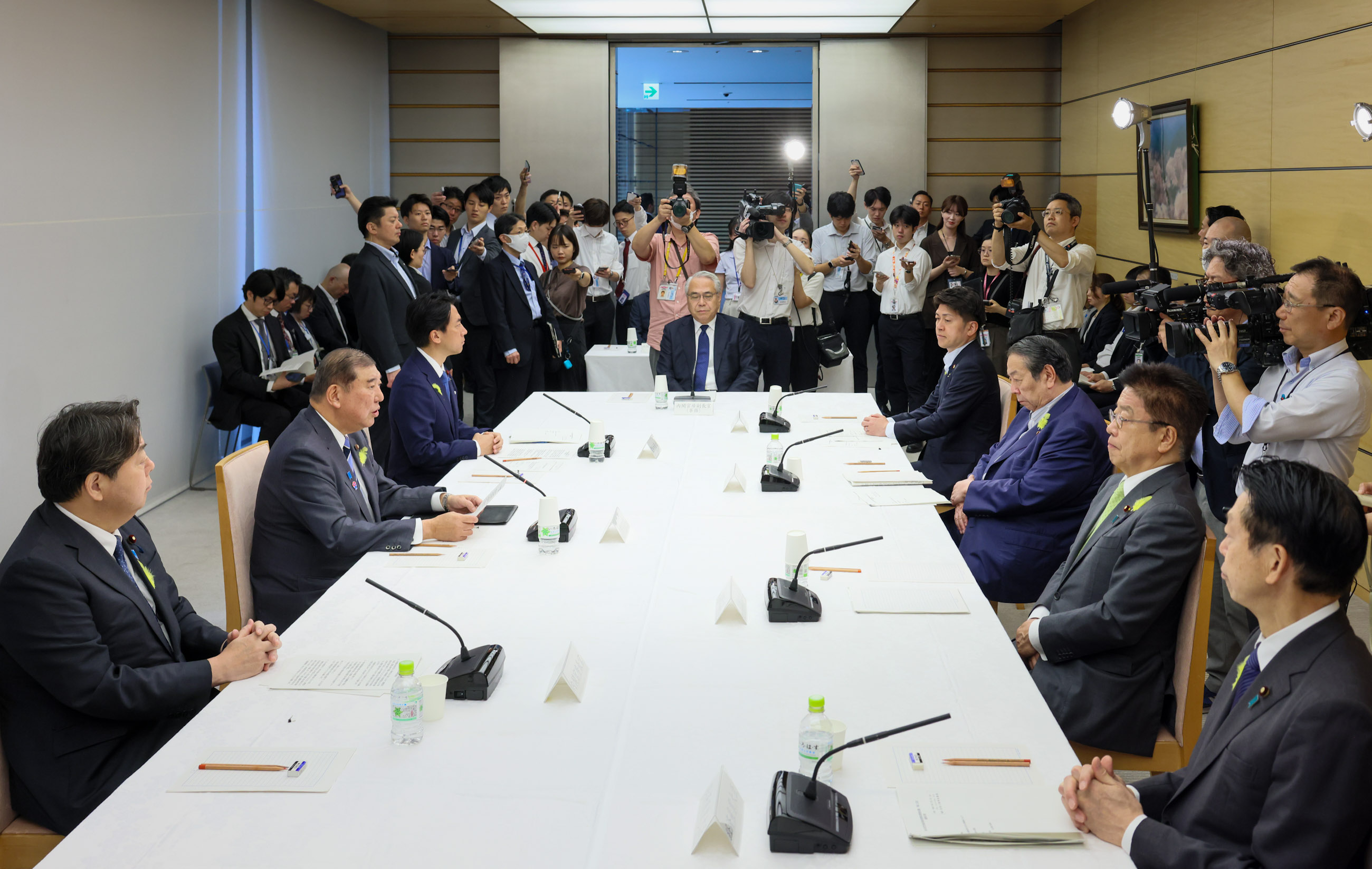 会議のまとめを行う石破総理５