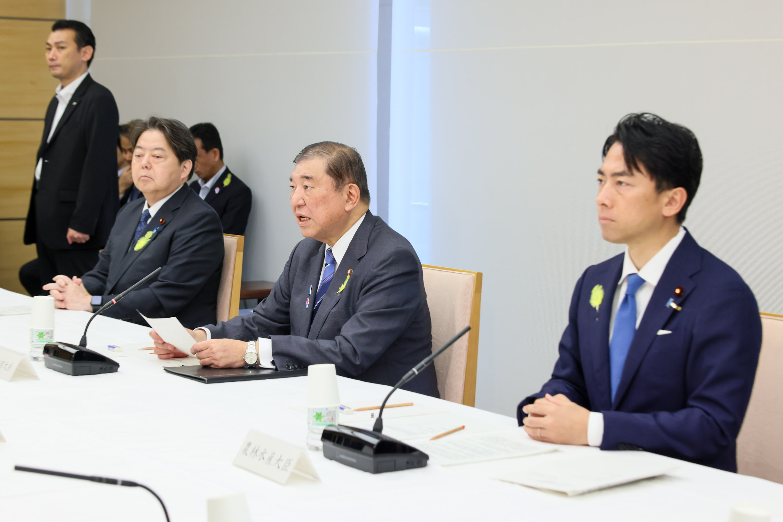 会議のまとめを行う石破総理１