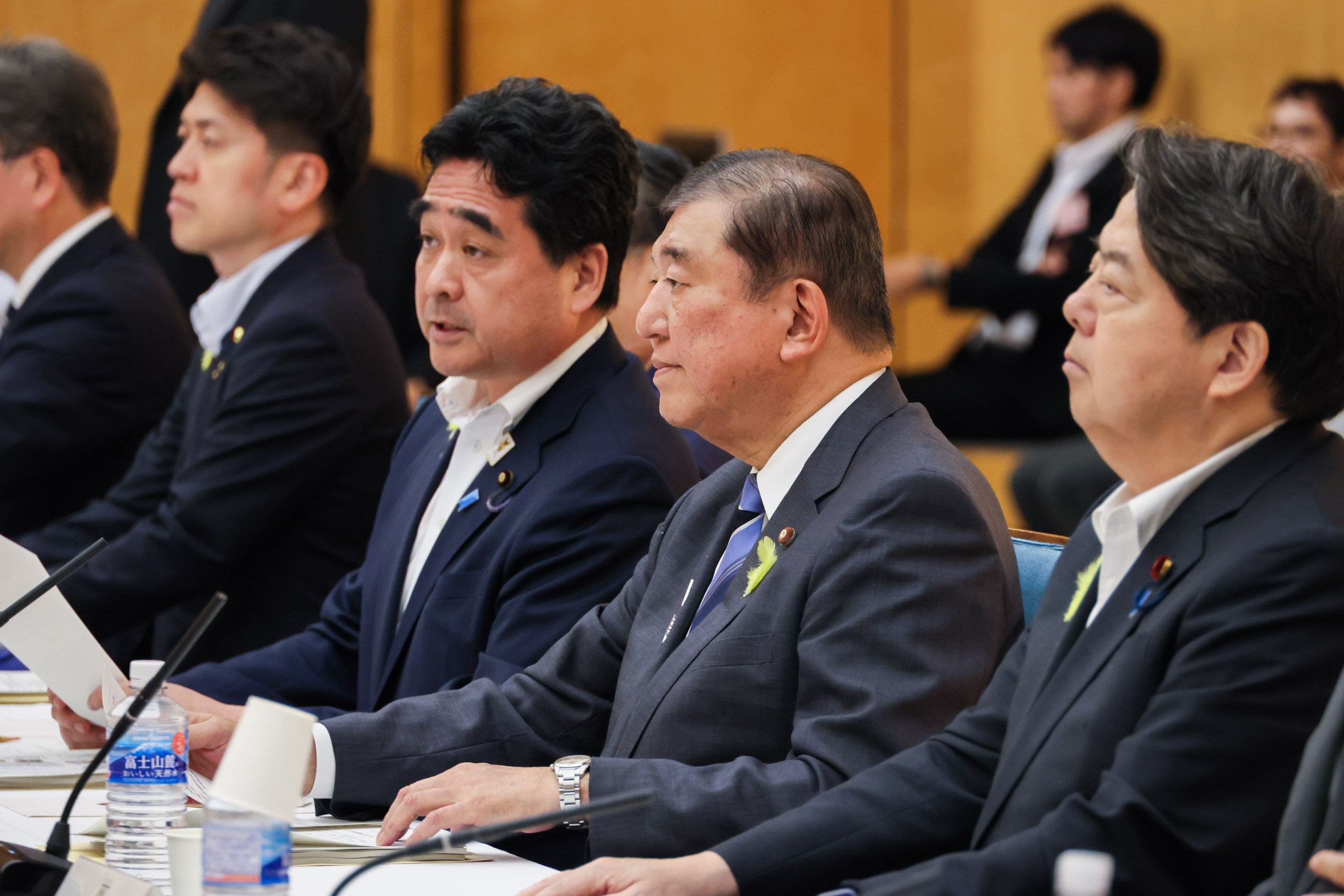 会議のまとめを行う石破総理５