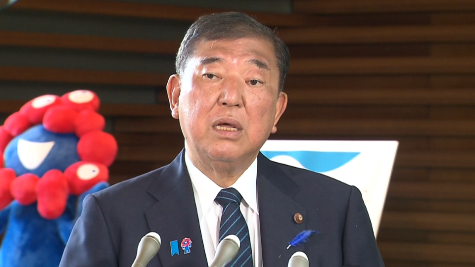 記者の質問に答える石破総理