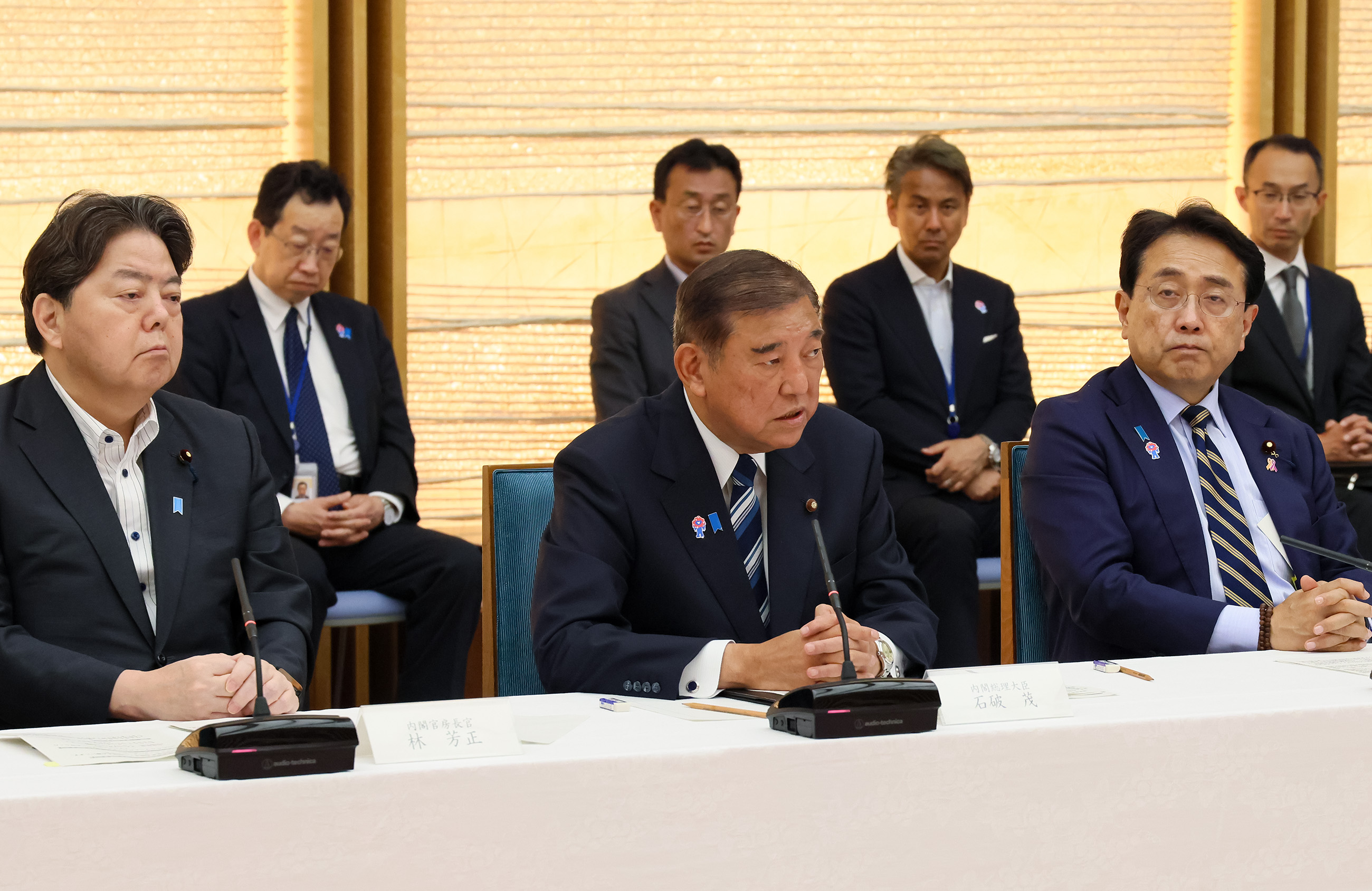会議のまとめを行う石破総理４