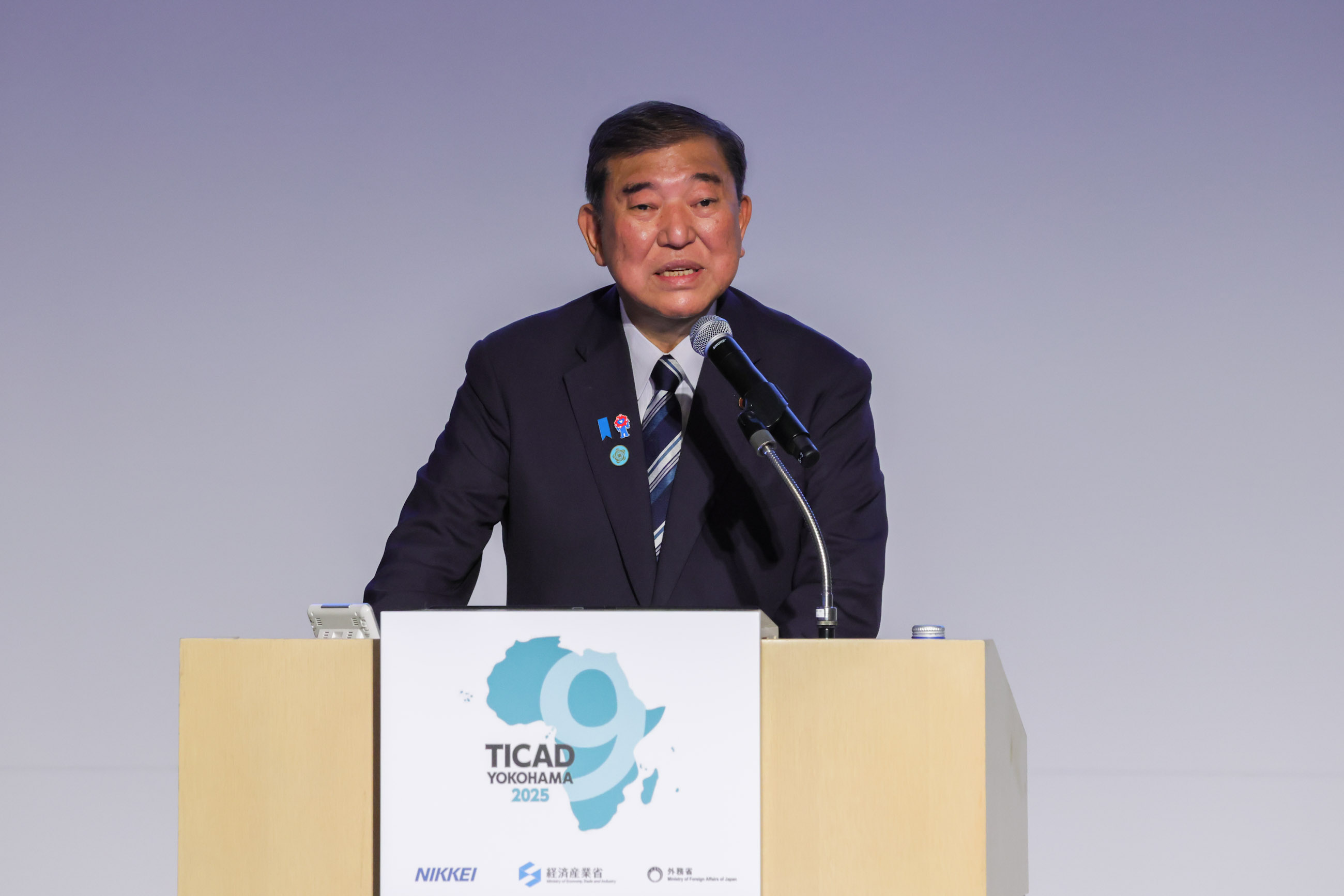 スピーチする石破総理１