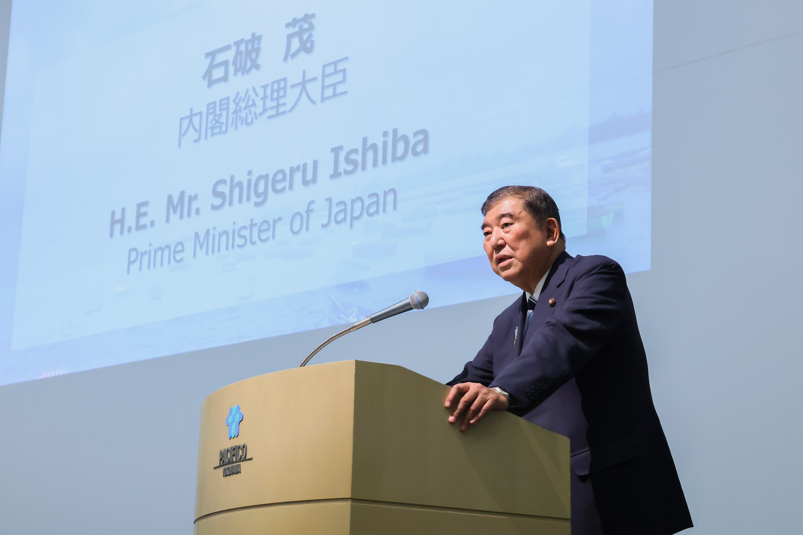 スピーチする石破総理５