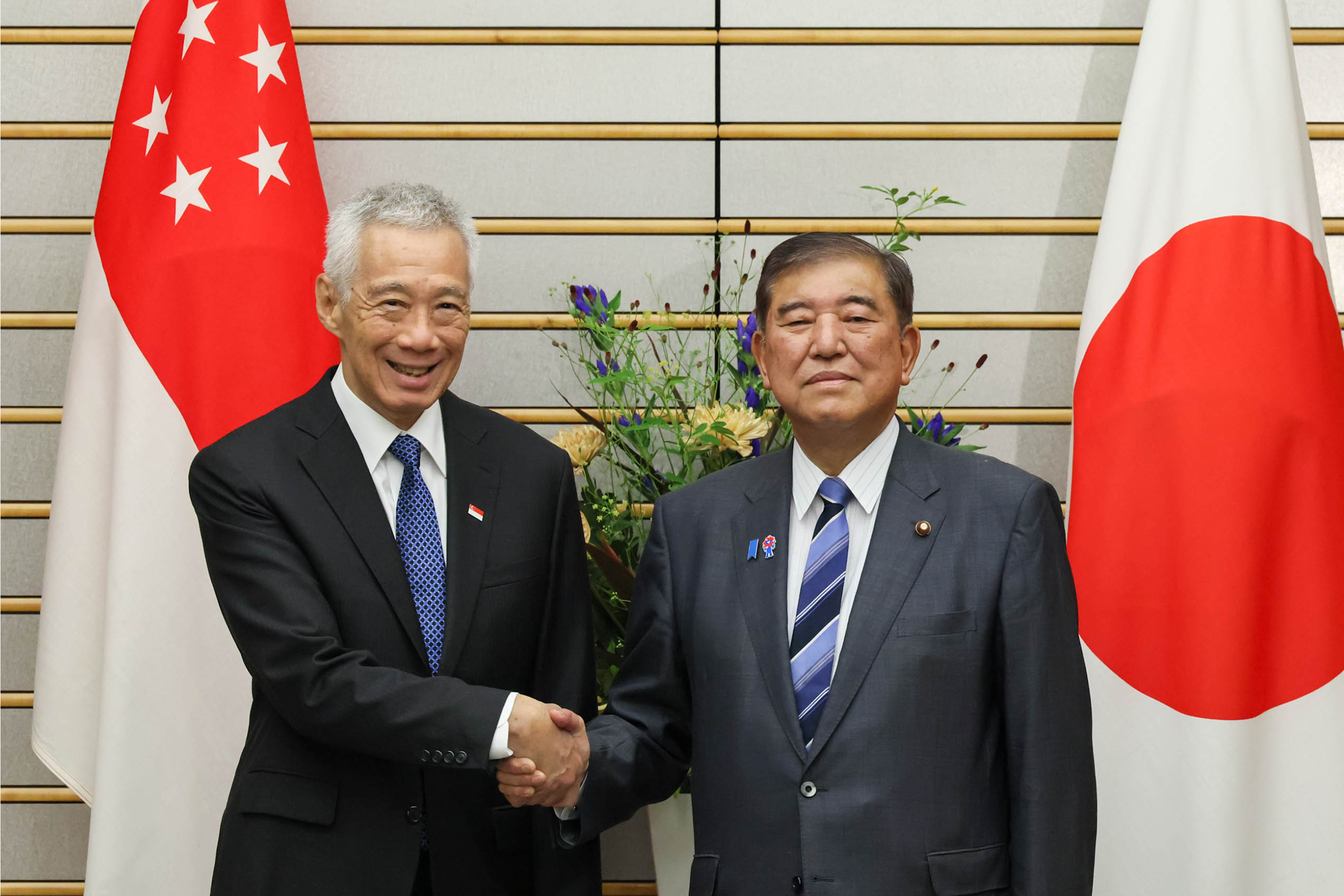 リー・シェンロン上級大臣と会談する石破総理１