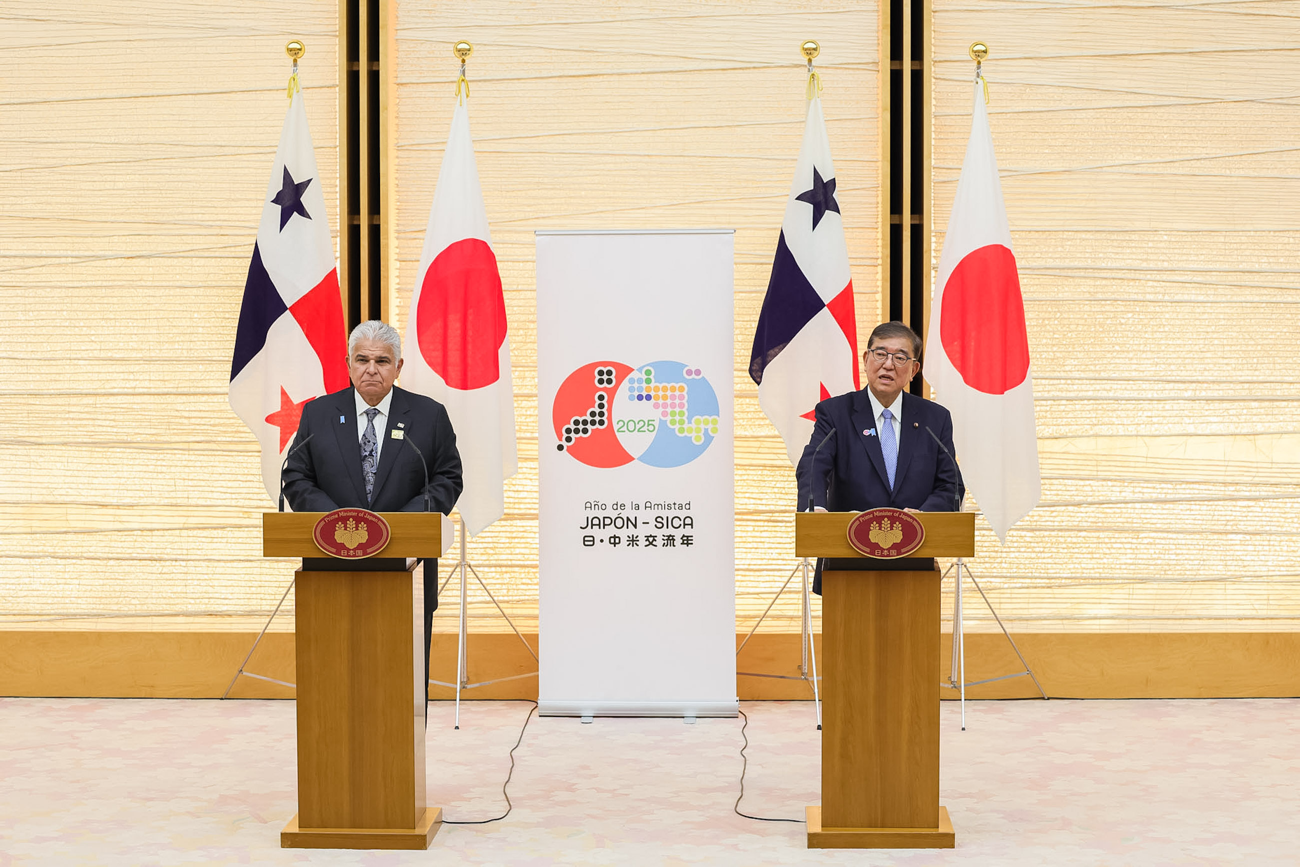 共同記者発表３