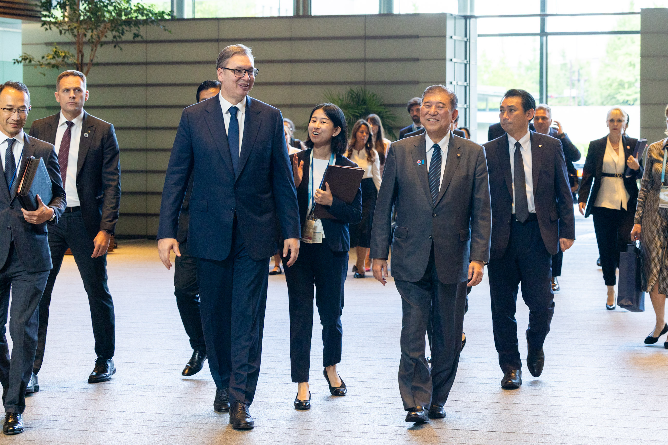 ブチッチ大統領を出迎える石破総理２