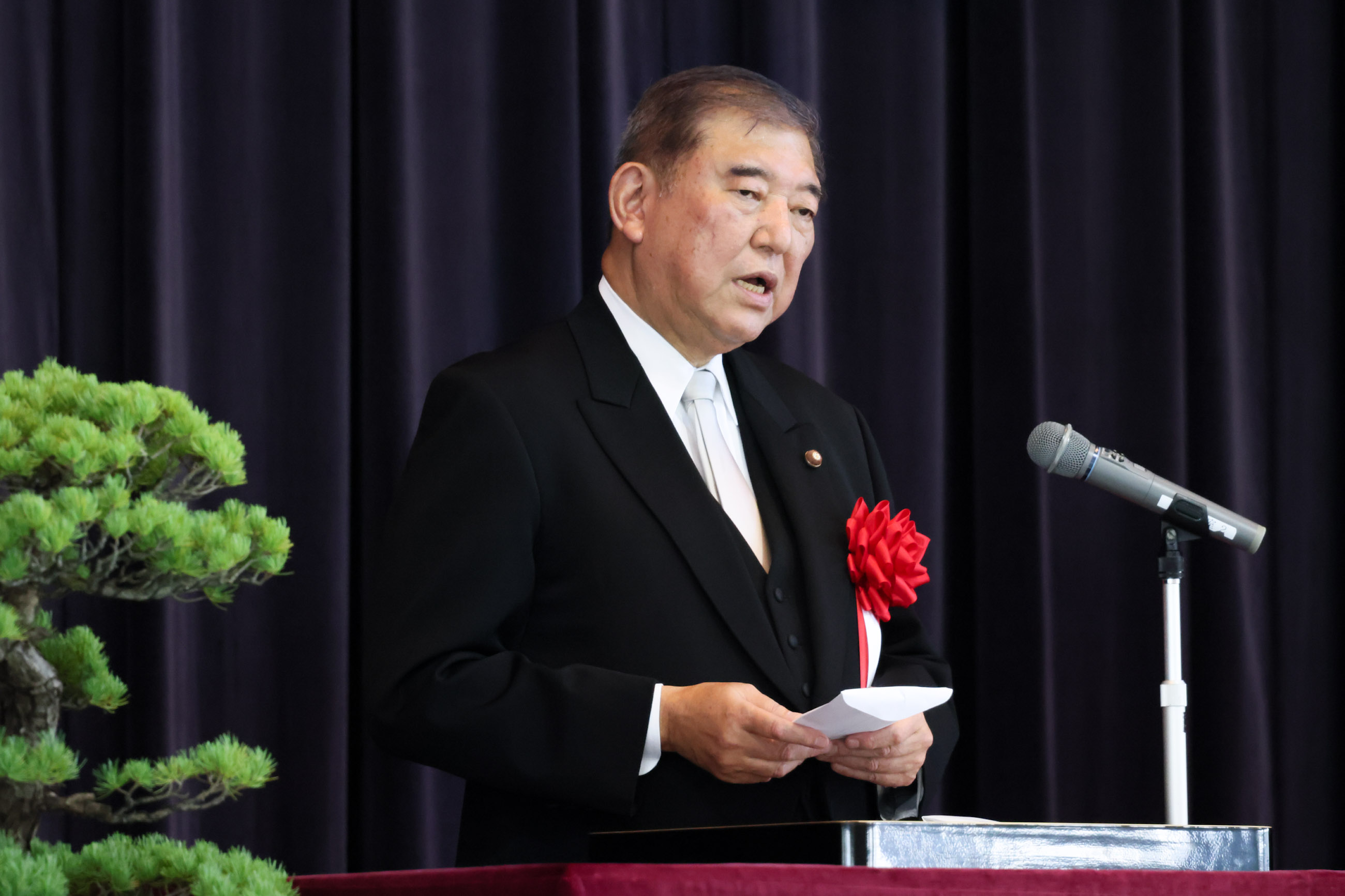 祝辞を述べる石破総理３