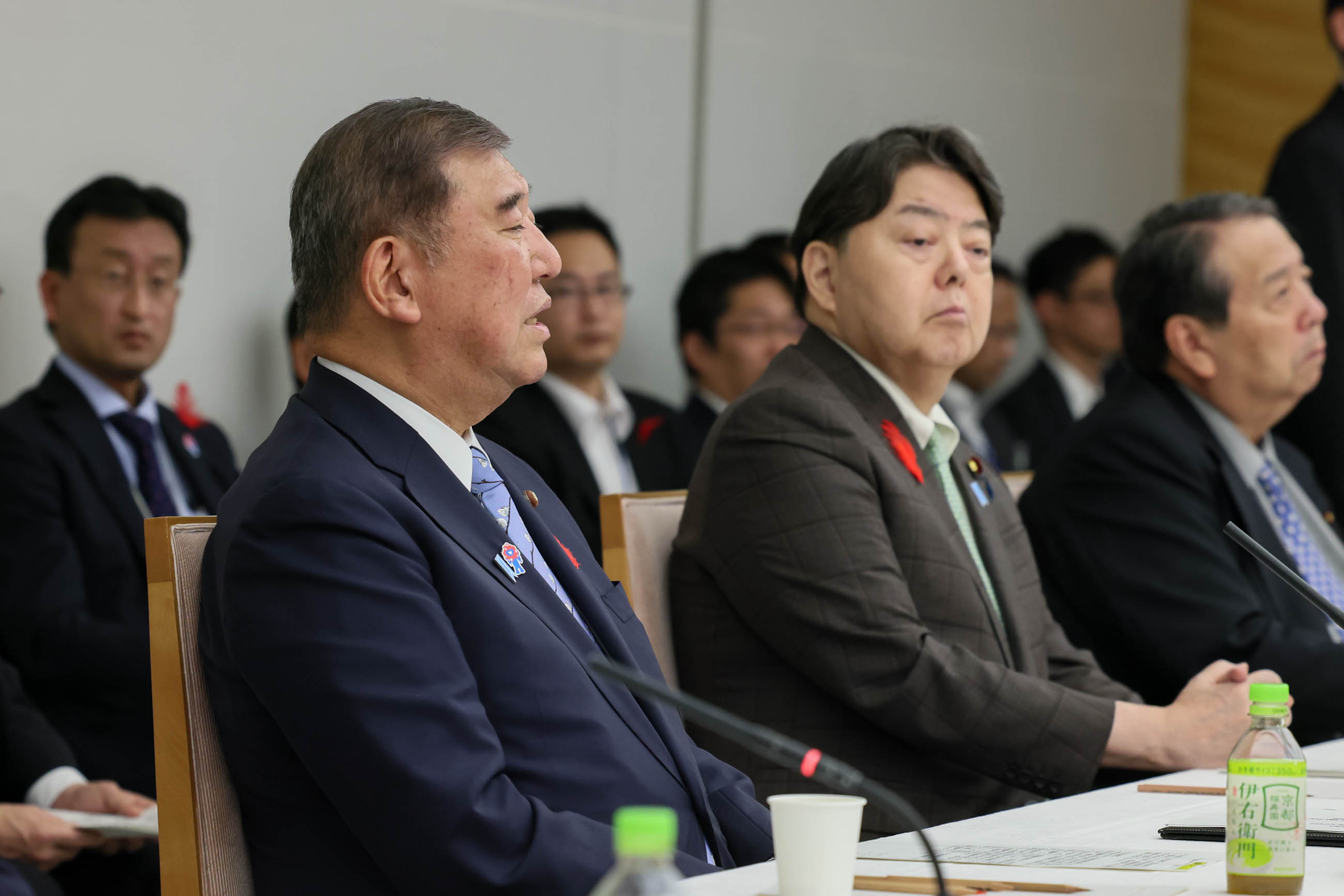 会議のまとめを行う石破総理１