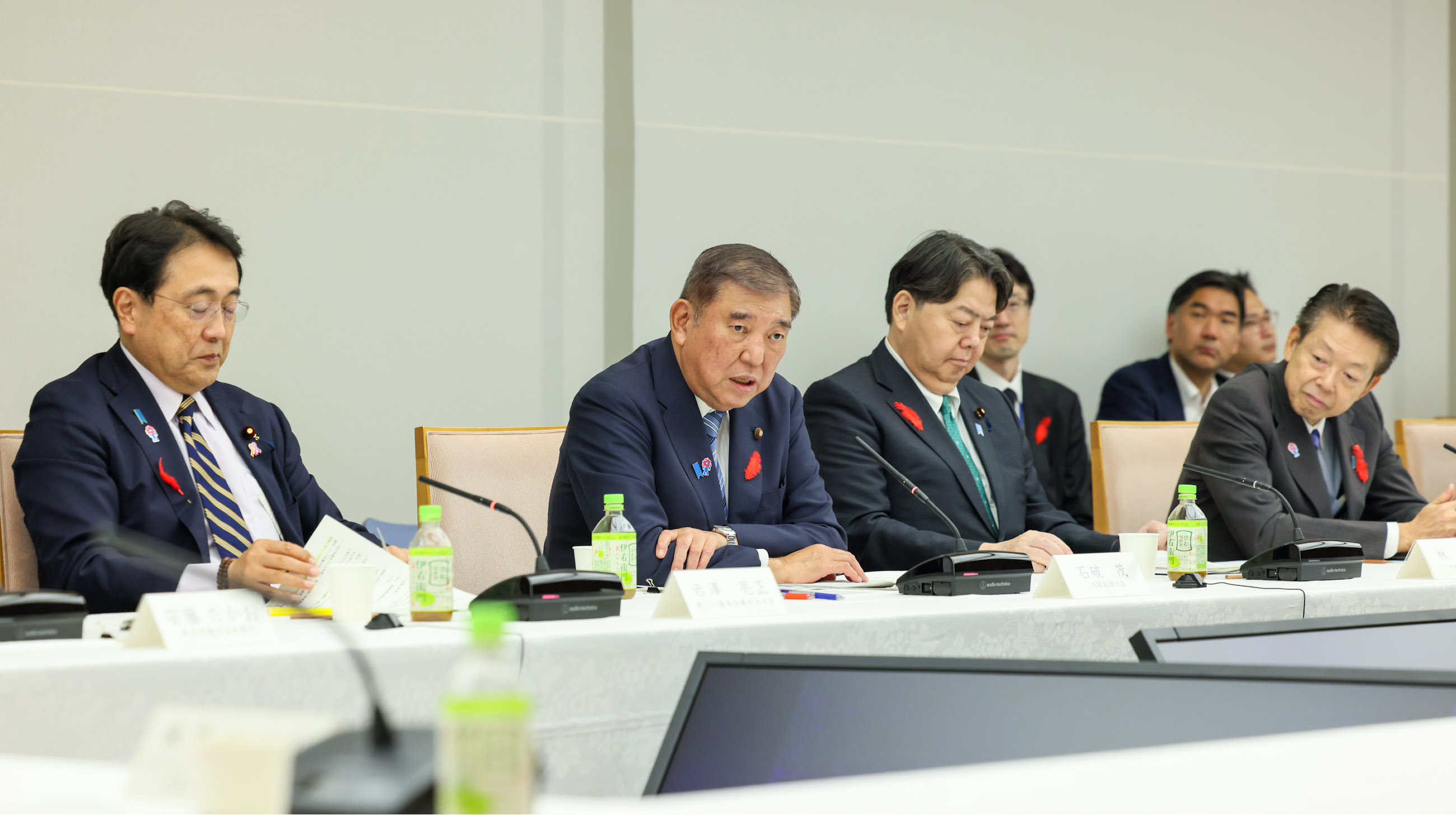 会議のまとめを行う石破総理１