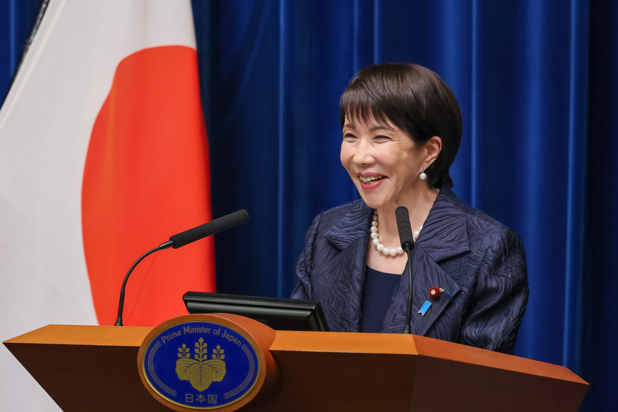記者の質問に答える高市総理１