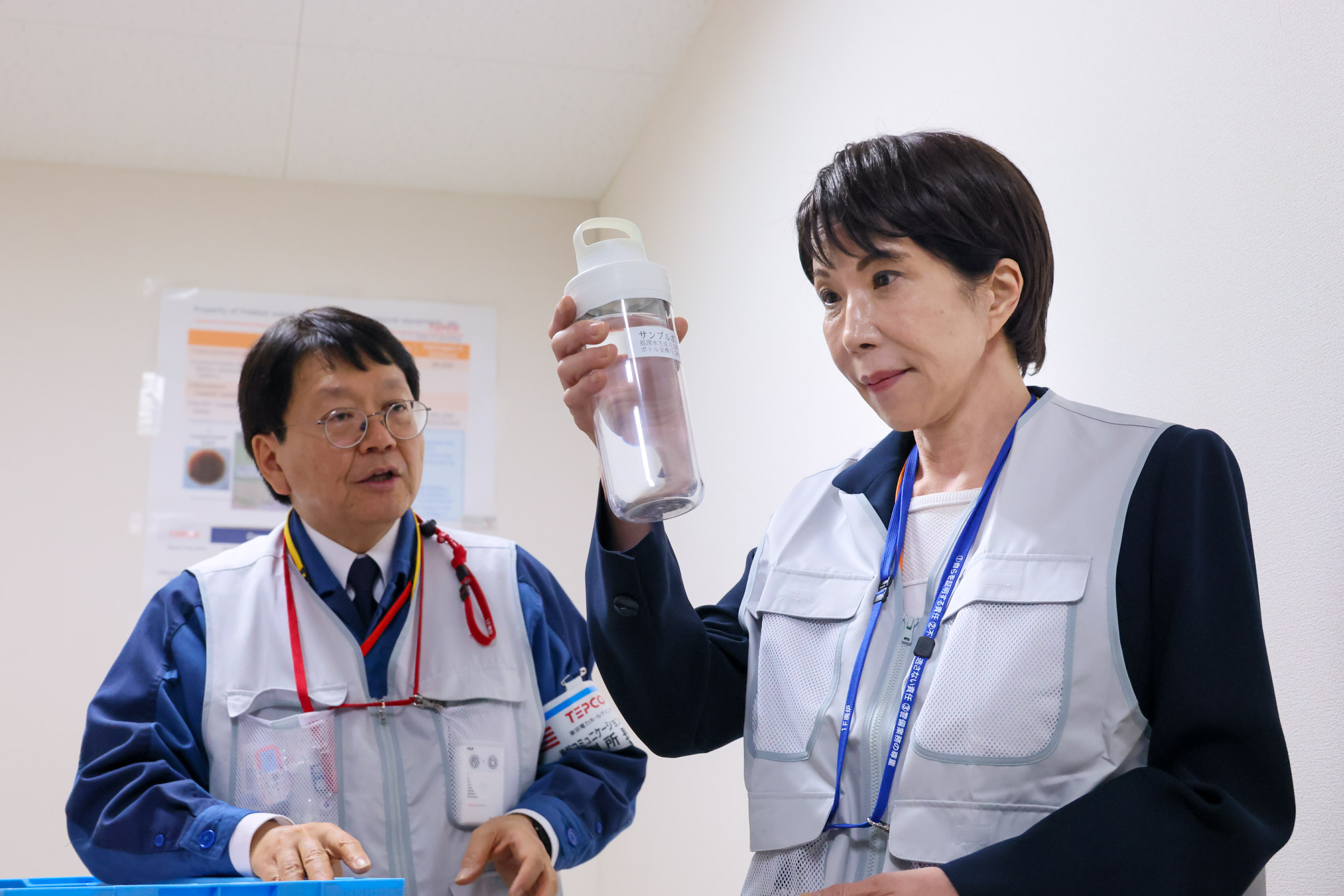 原子力発電所を視察する高市総理７