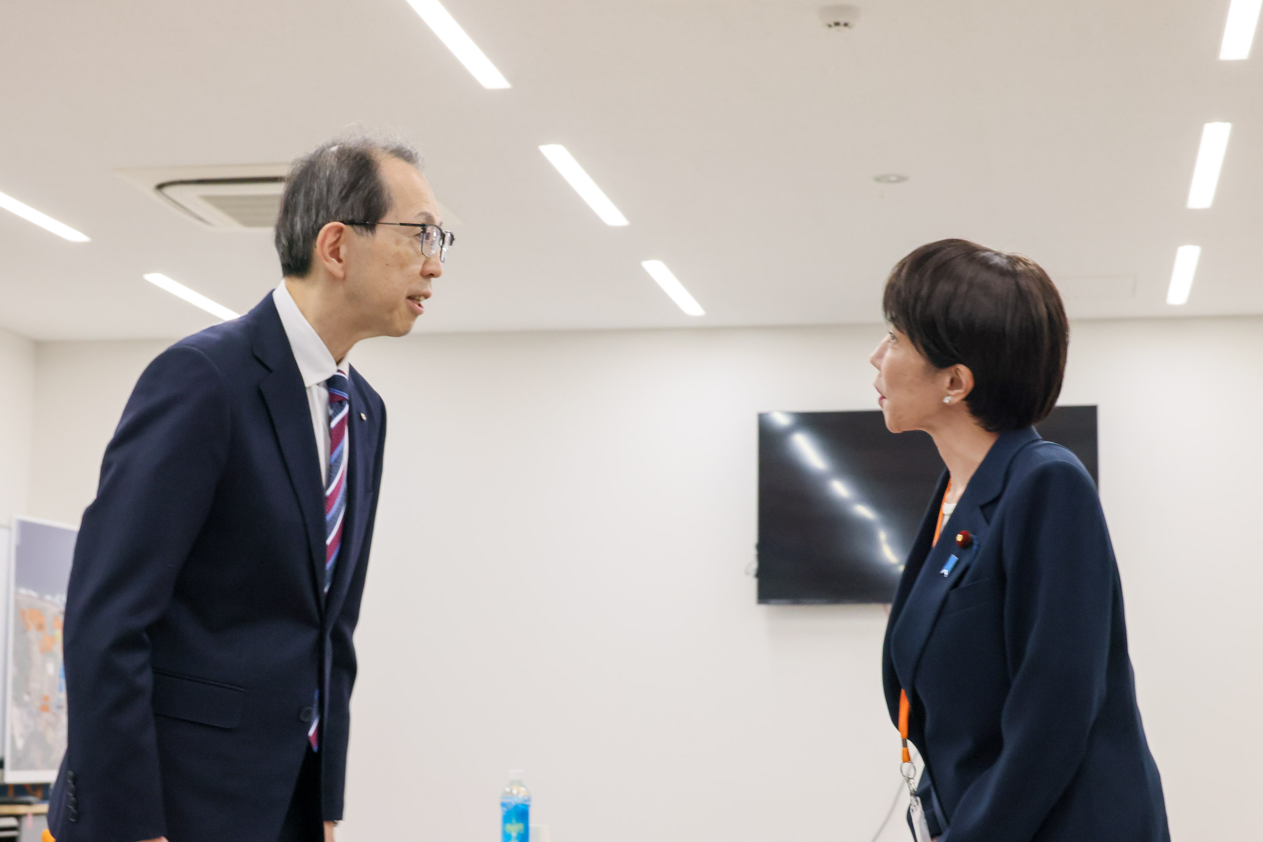 内堀福島県知事と面会する高市総理２