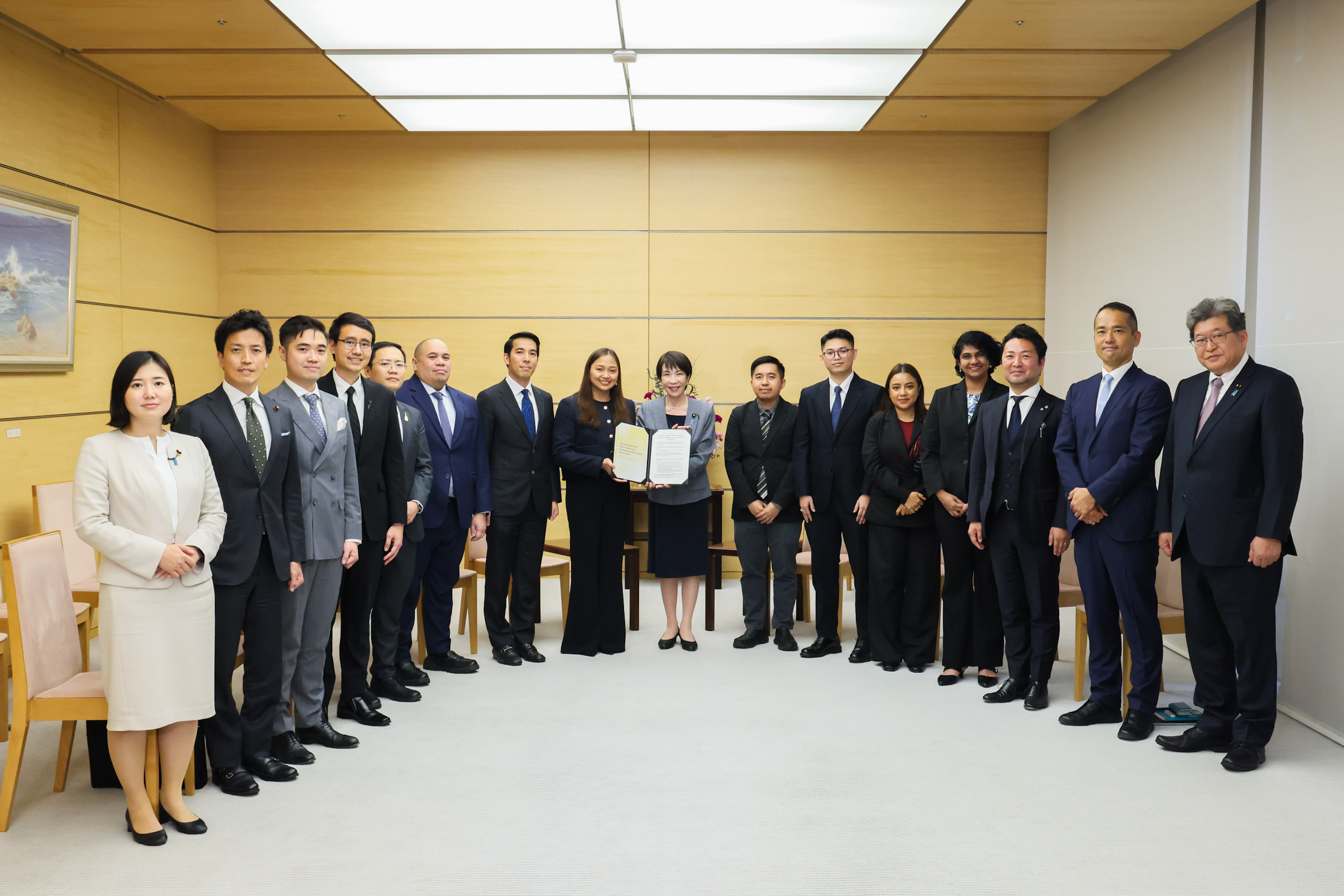 提言を受け取る高市総理８