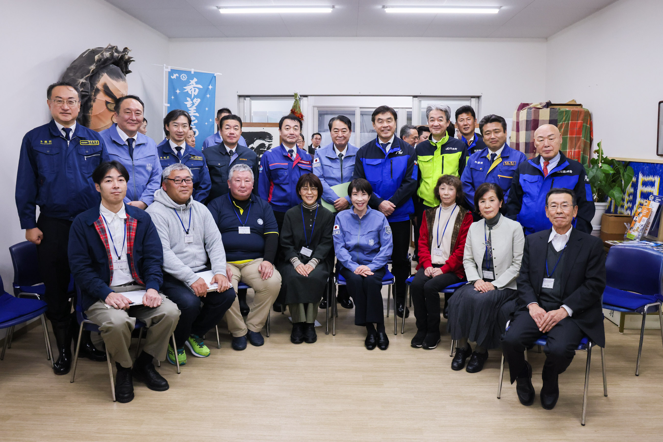 あなみずスマイルマルシェを訪問する高市総理７