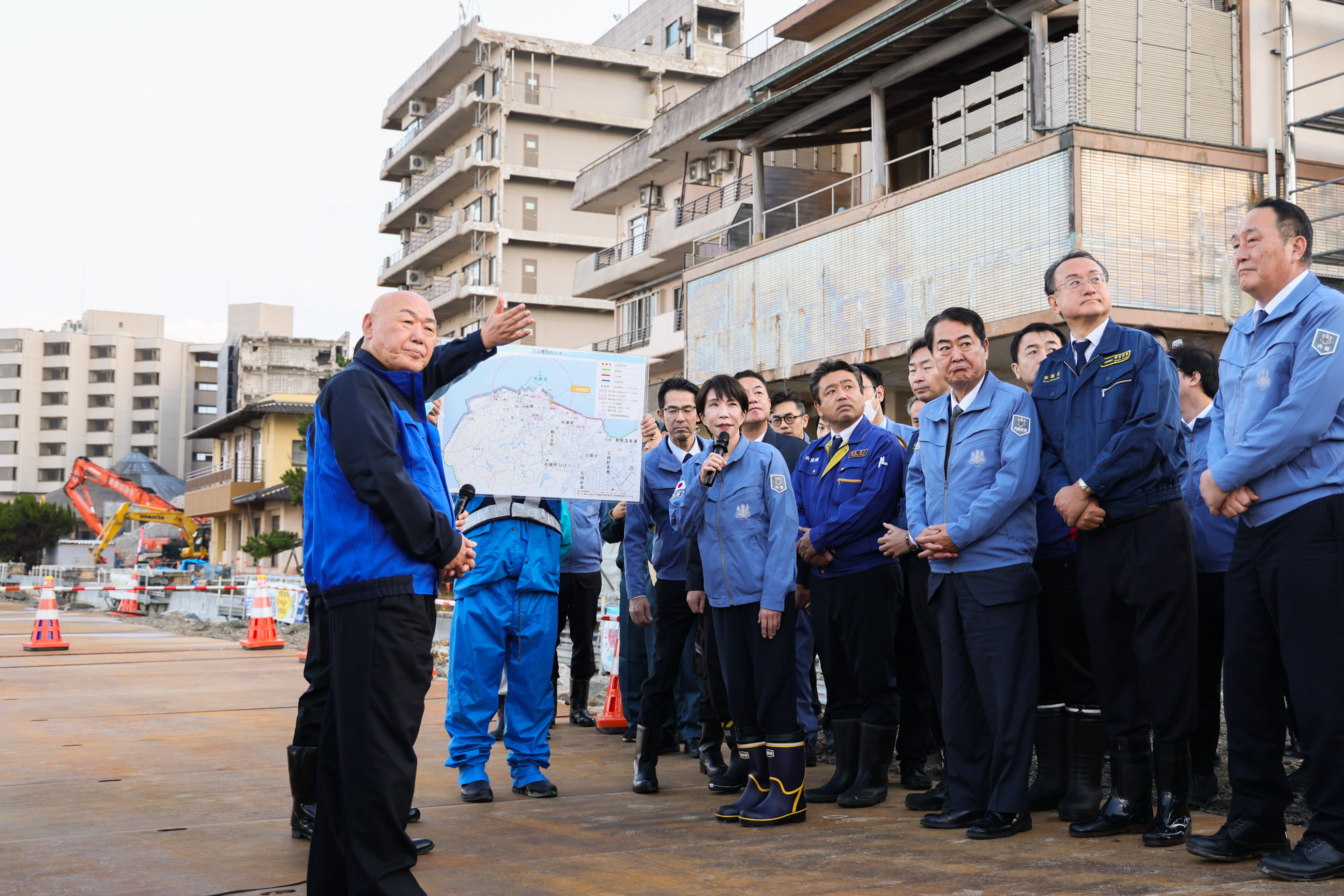 和倉温泉を視察する高市総理３