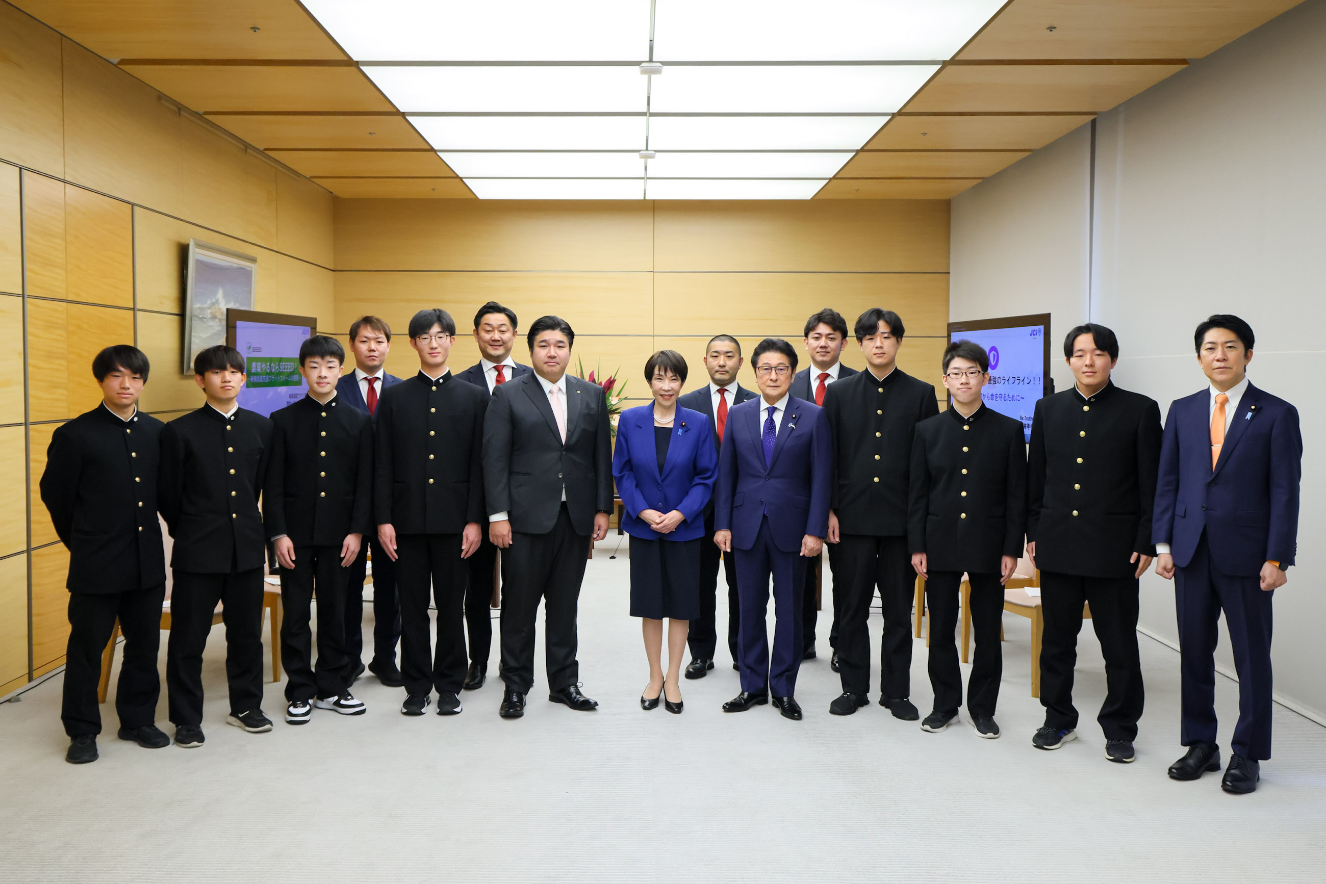 全国高校生政策甲子園最優秀チームによる表敬