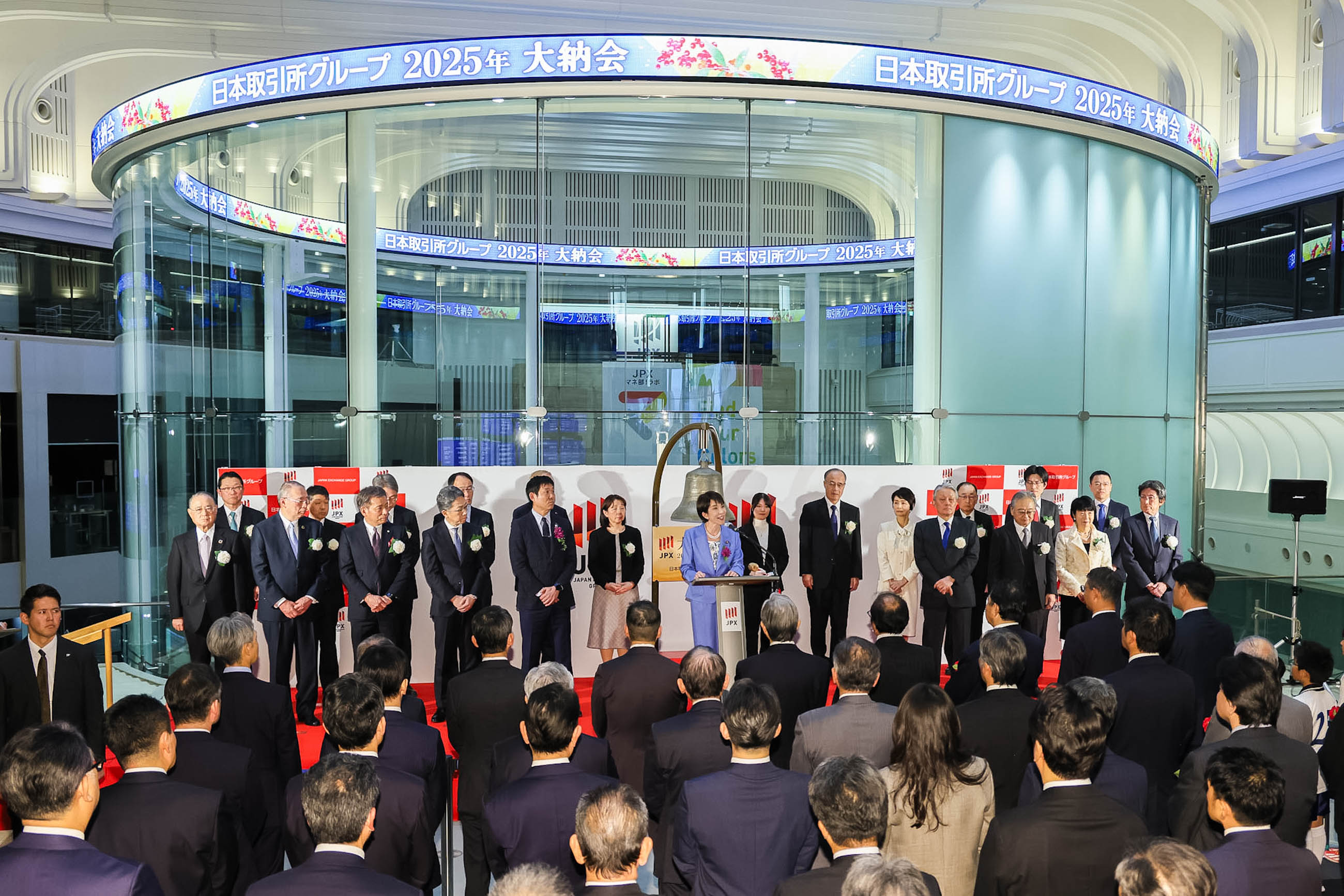 挨拶する高市総理２