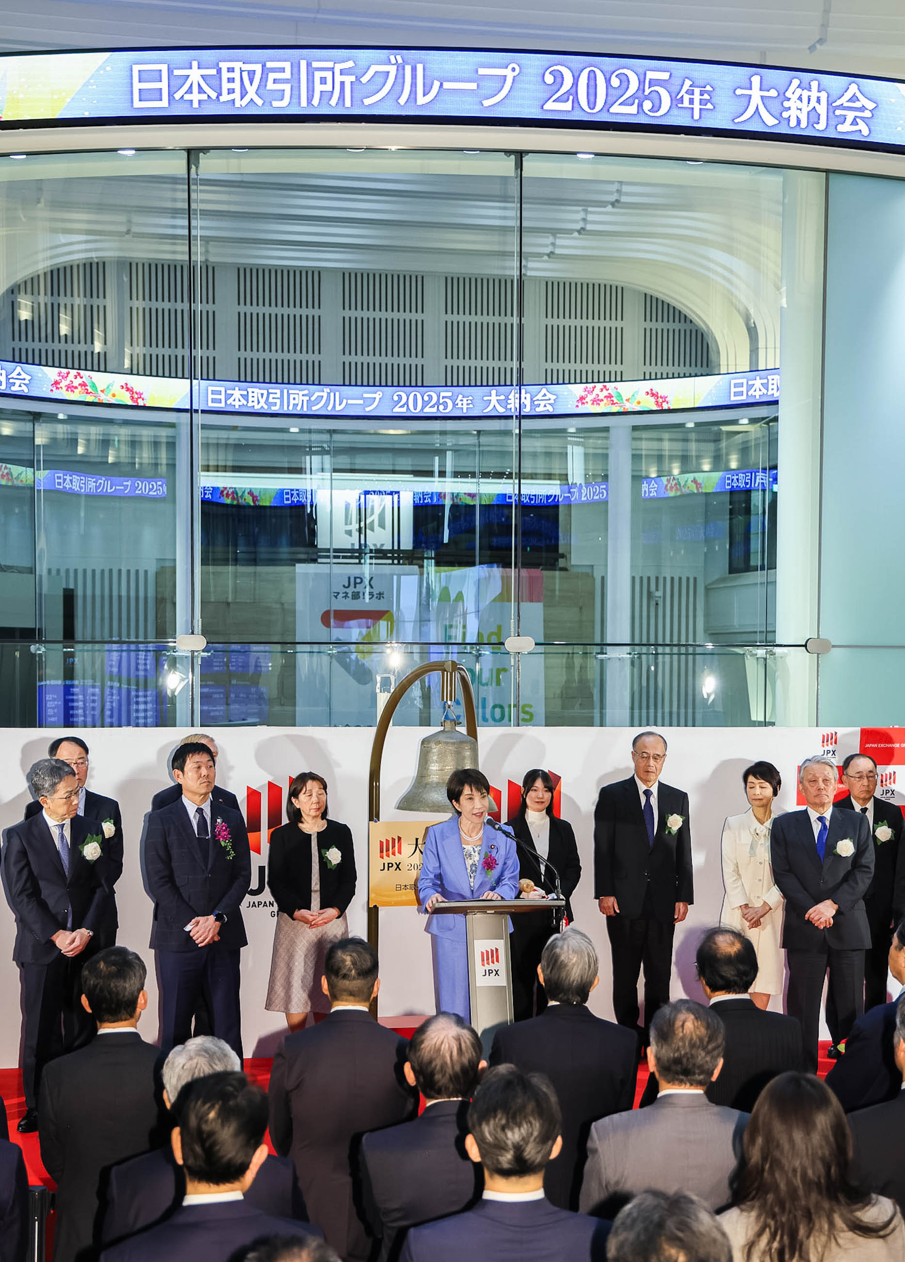 挨拶する高市総理４