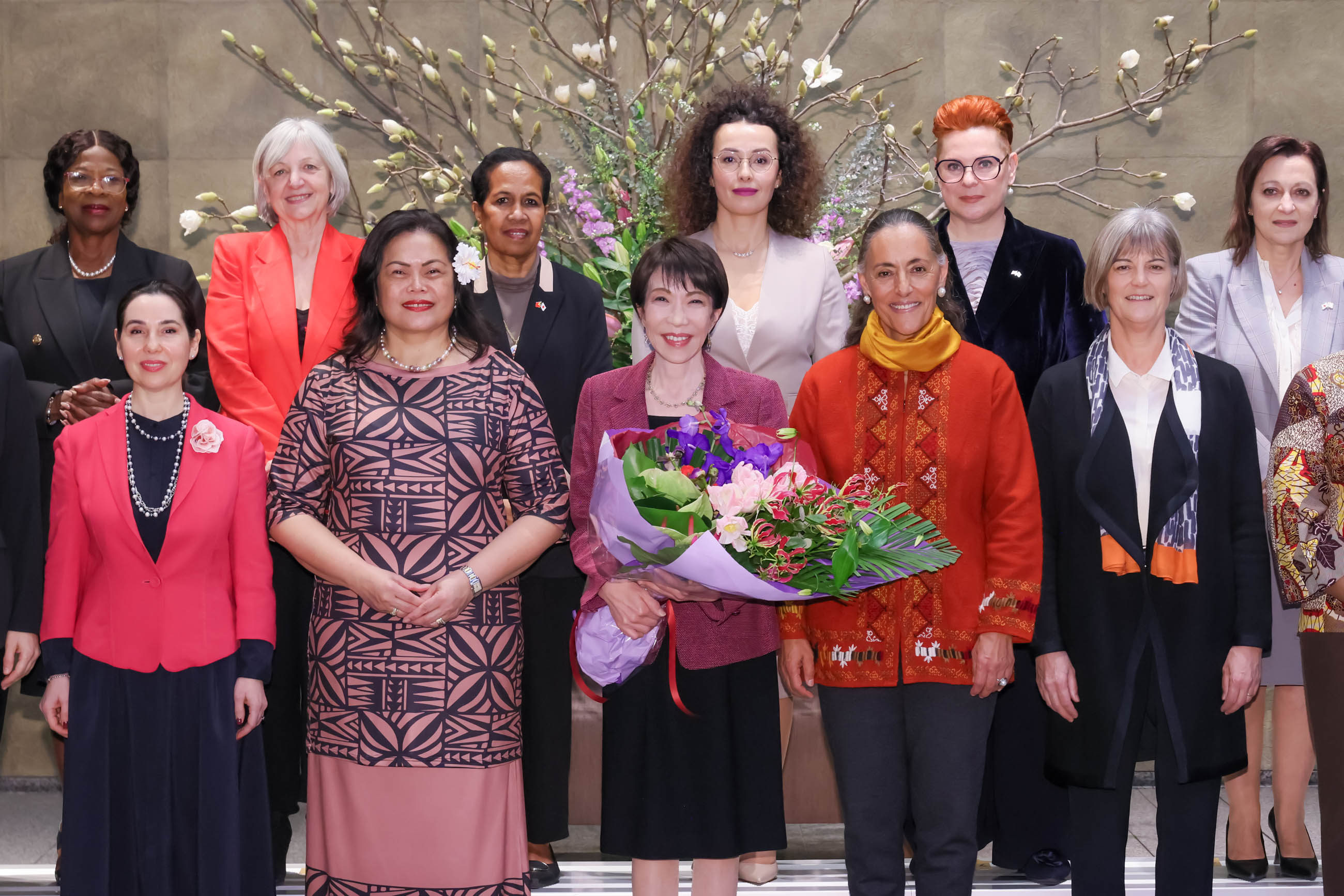 懇談を行う高市総理４