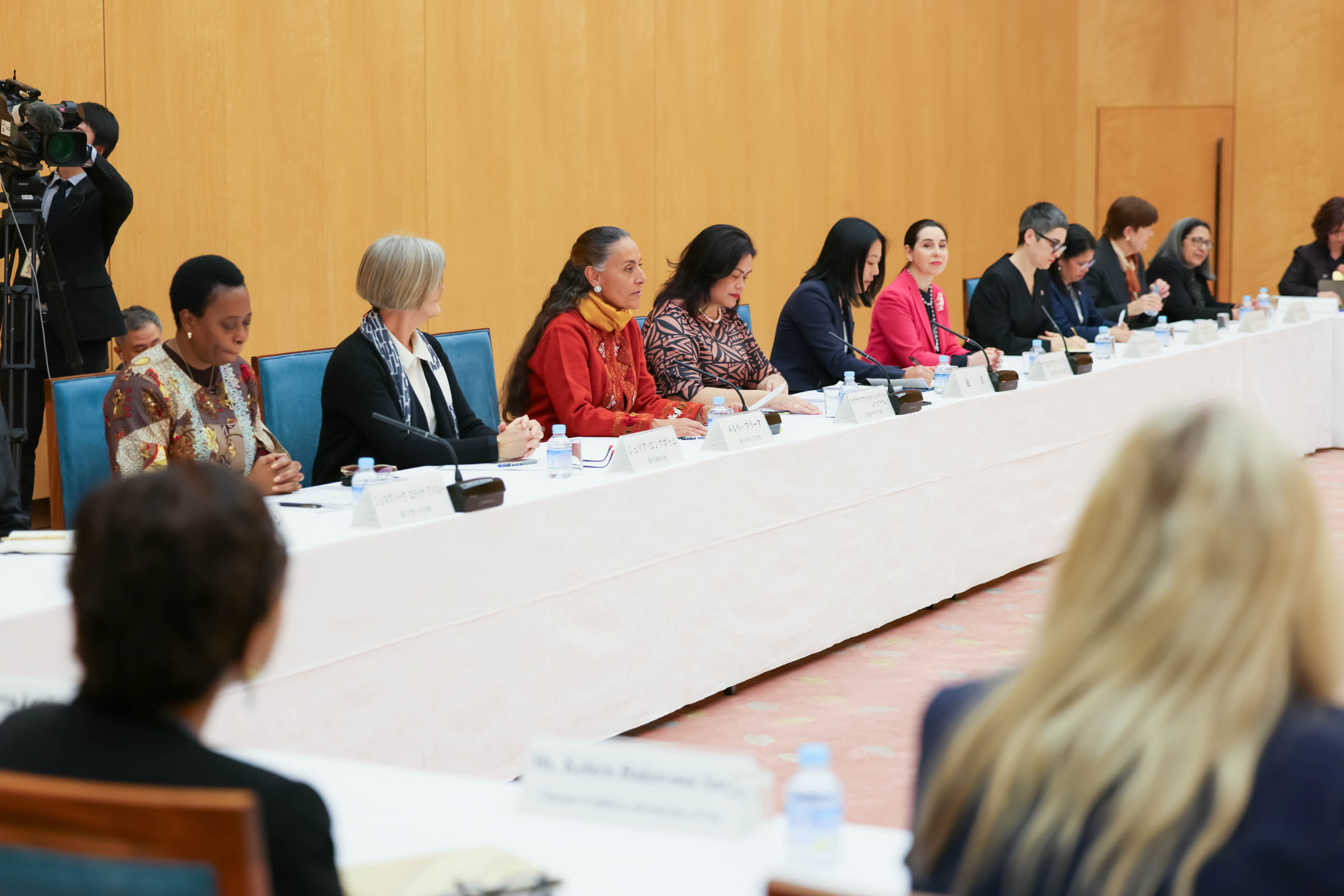 懇談を行う高市総理１１