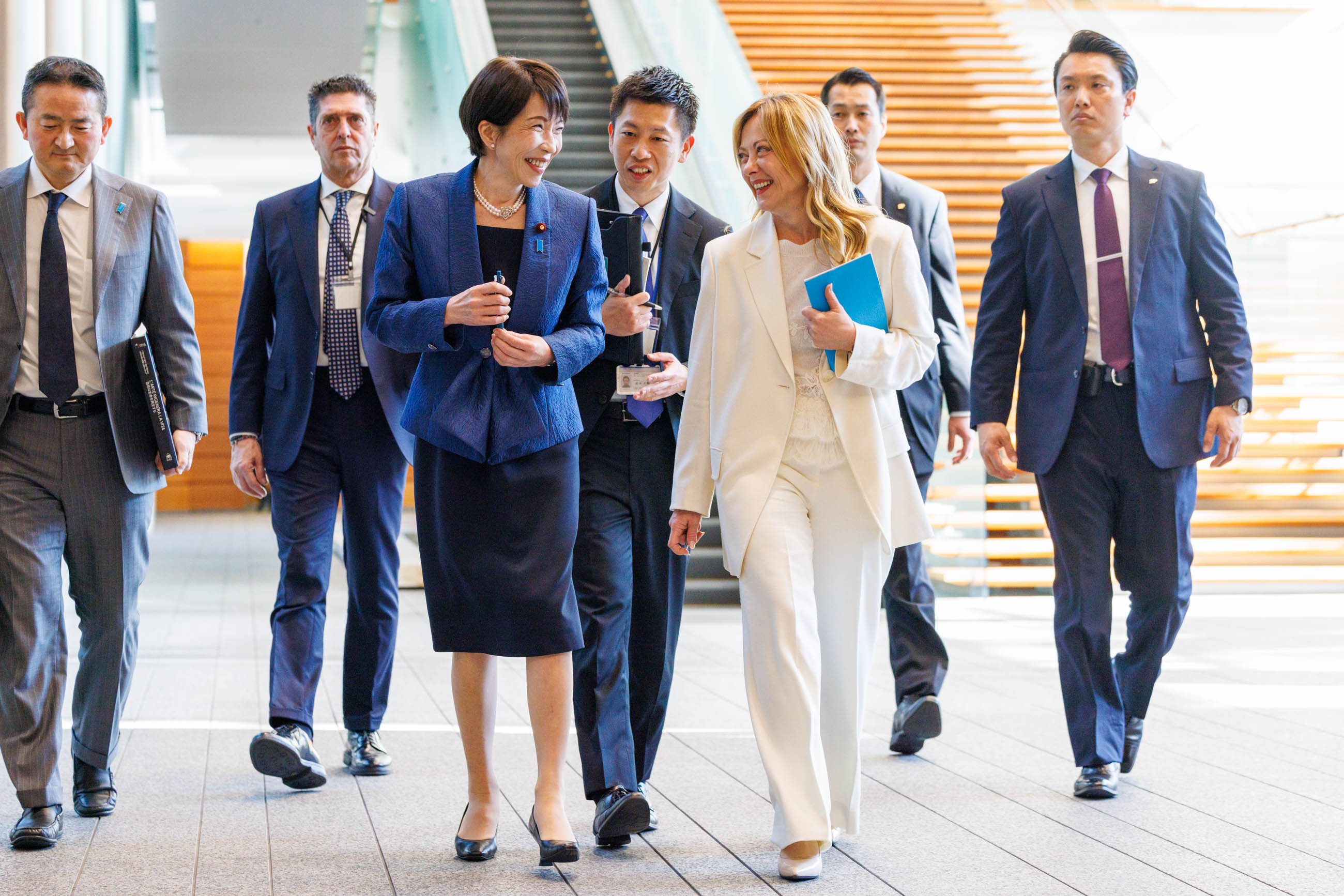 共同記者発表に臨む両首脳２