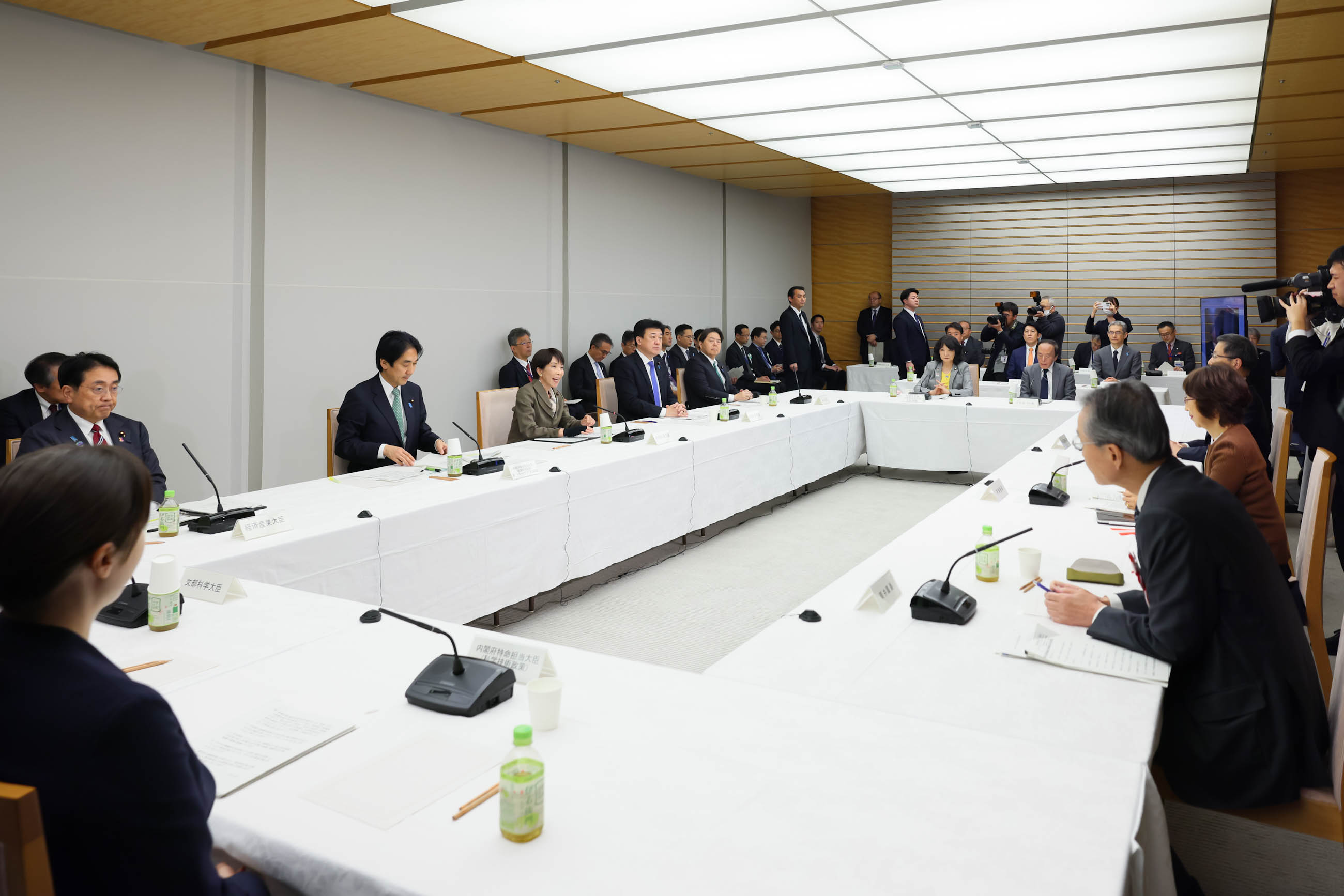 会議のまとめを行う高市総理２