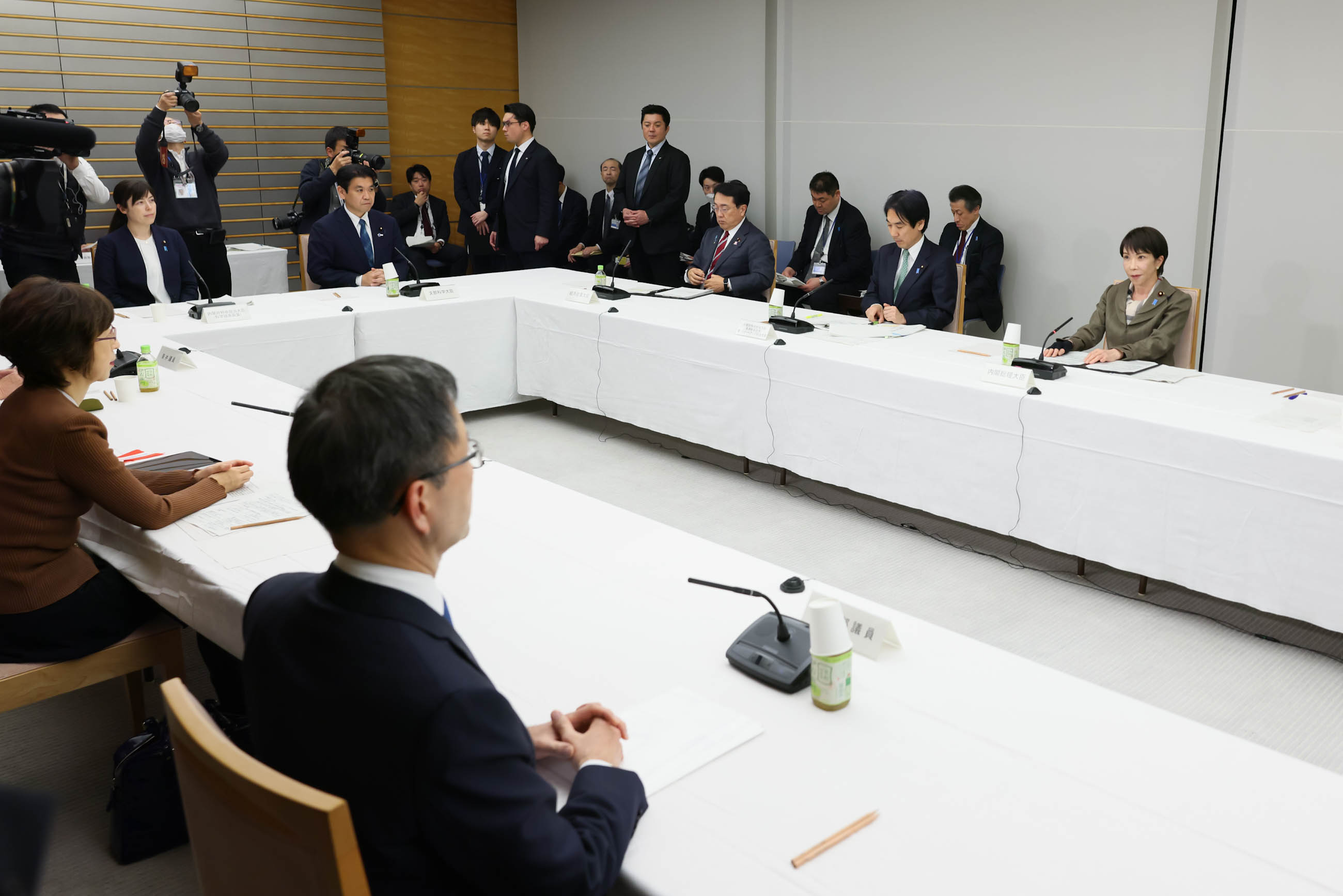 会議のまとめを行う高市総理５