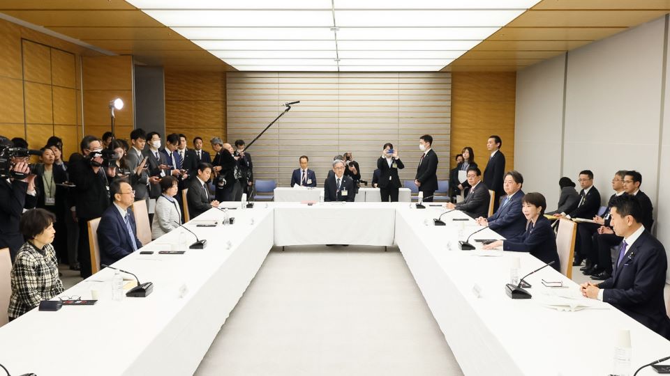 会議のまとめを行う高市総理３