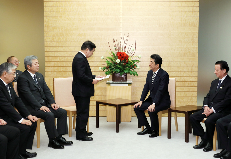 表敬を受ける安倍総理２
