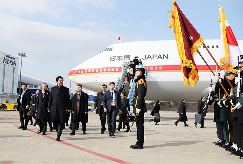 韓国に到着した安倍総理