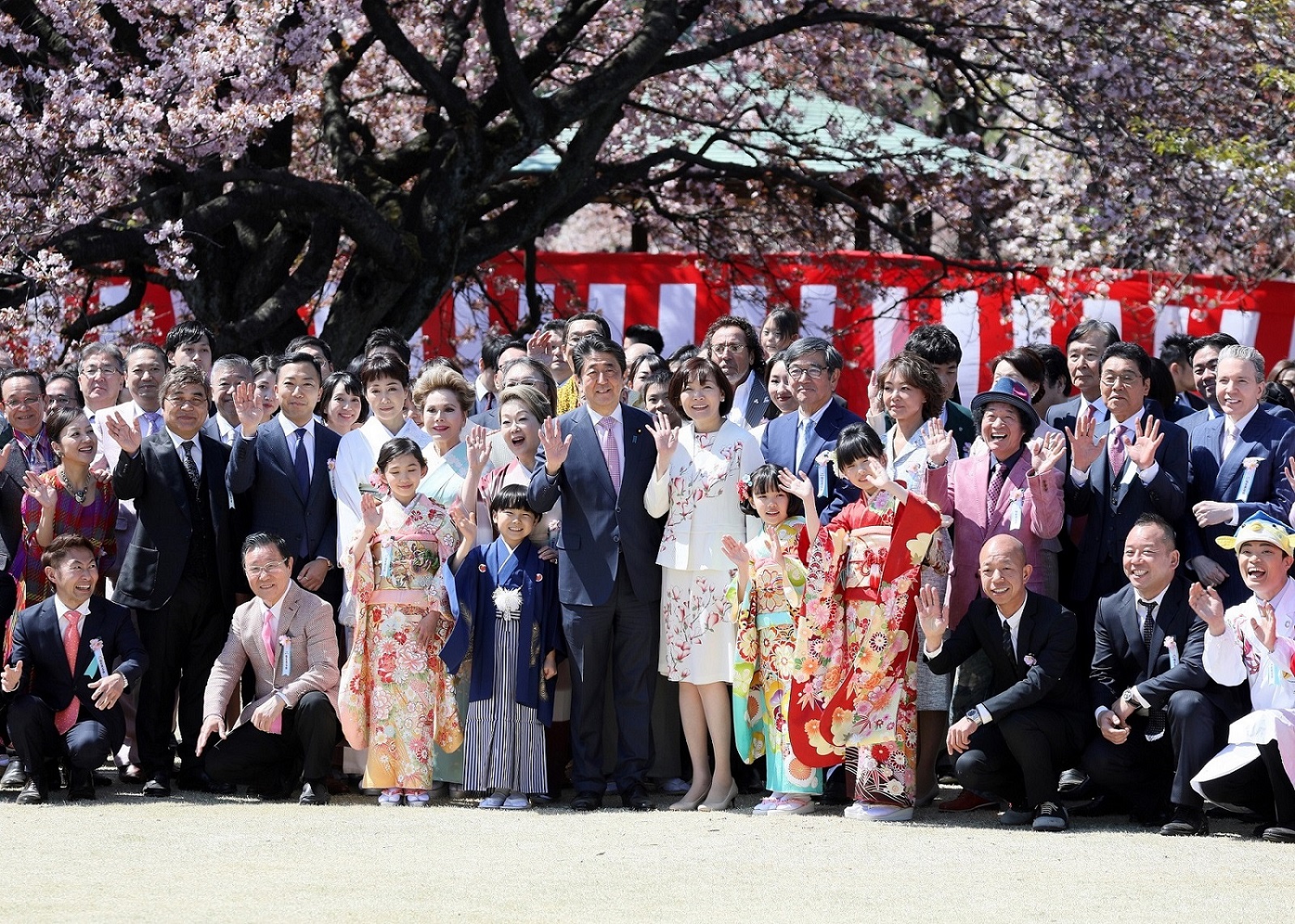 総理主催「桜を見る会」の開催