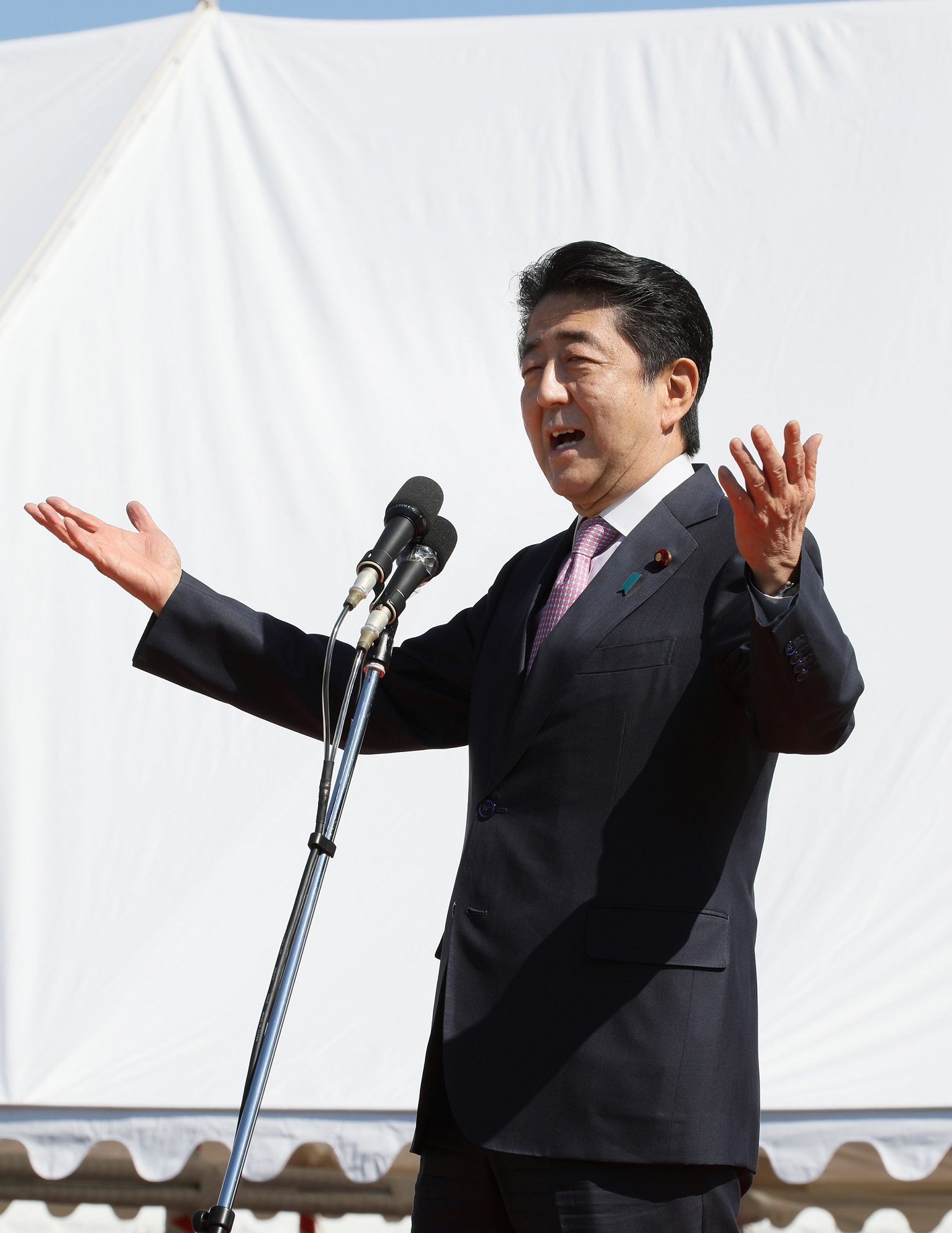 挨拶する安倍総理