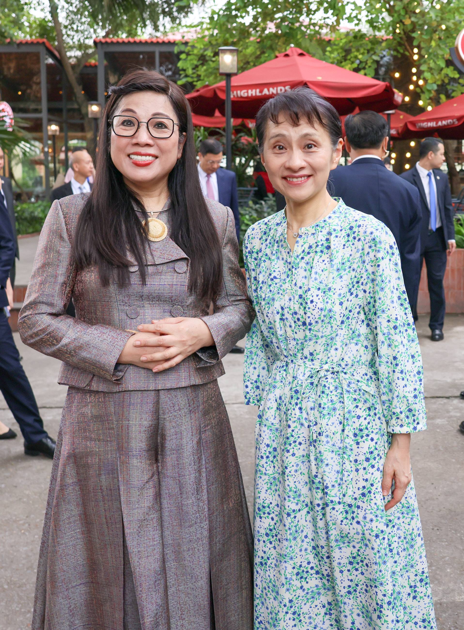 チン首相夫妻との朝食会３