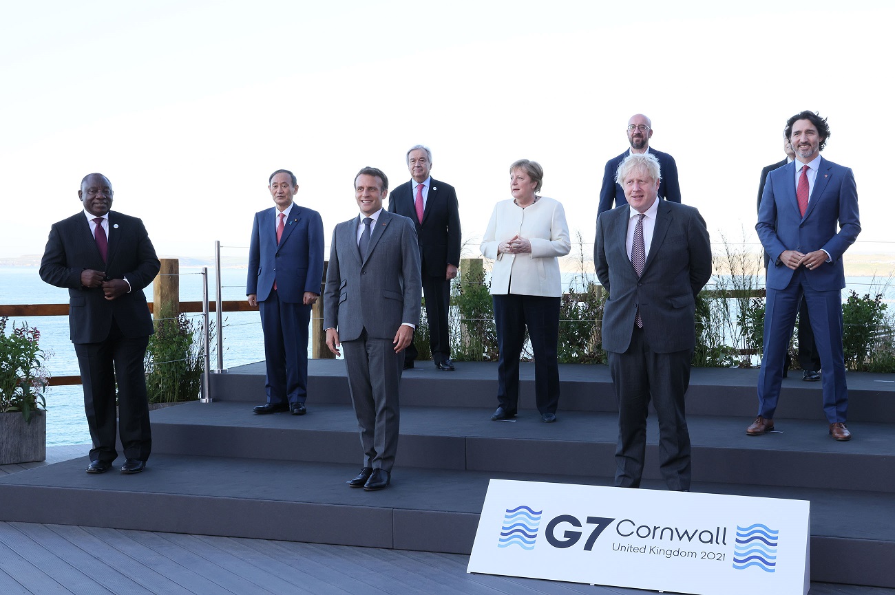 Ｇ７及び招待国首脳との集合写真撮影３