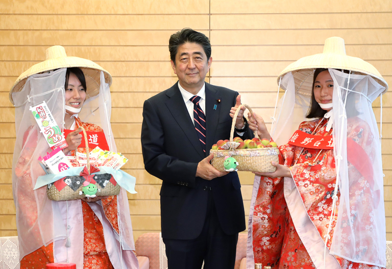 和歌山県田辺市長及び紀州梅の会「梅娘」等による表敬