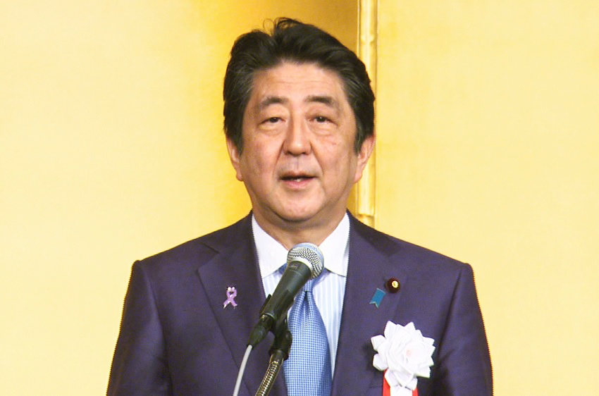 挨拶する安倍総理