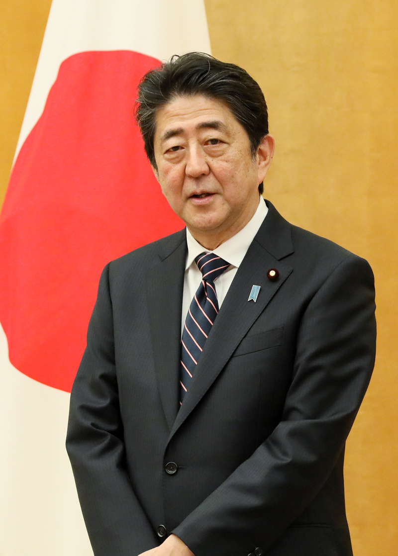 挨拶する安倍総理１