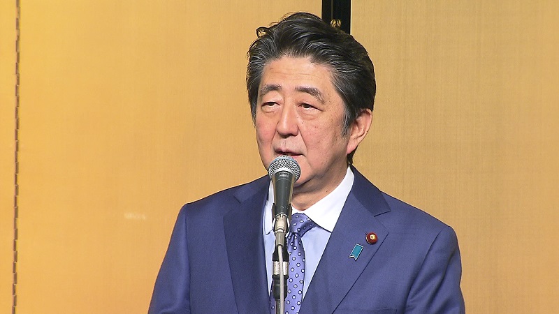 挨拶する安倍総理