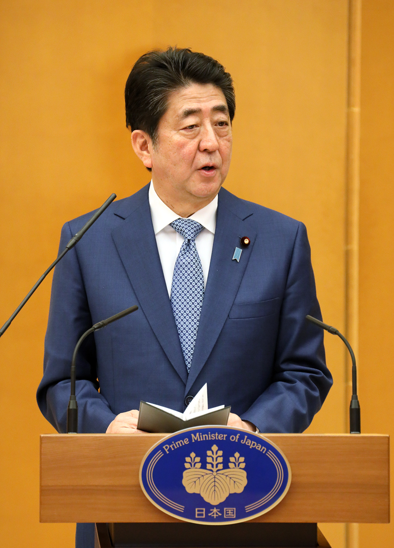 表彰式で挨拶する安倍総理２