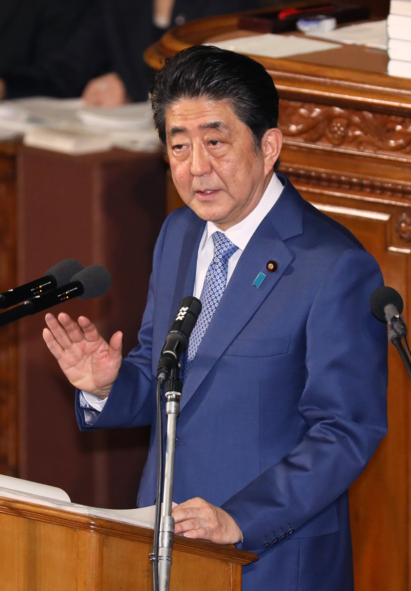 衆議院本会議で施政方針演説を行う安倍総理２