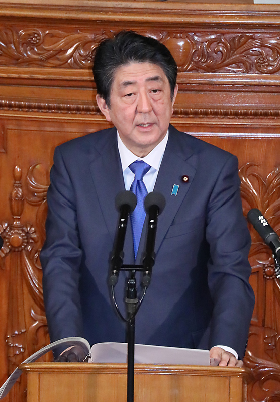 答弁する安倍総理１