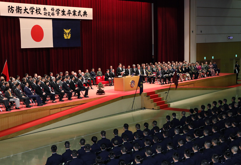 発言する安倍総理２