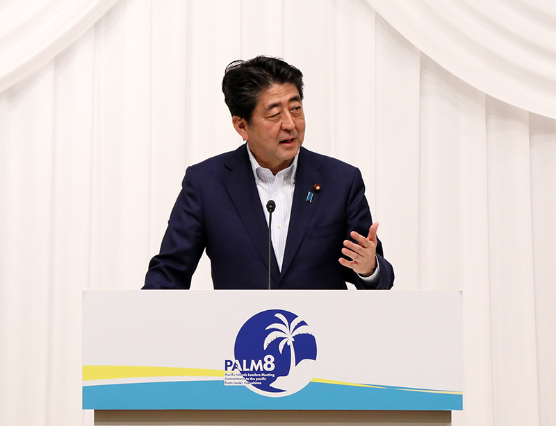 晩さん会で挨拶する安倍総理