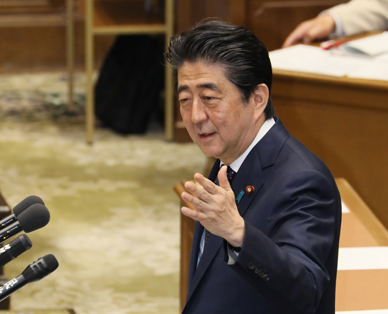 発言する安倍総理１