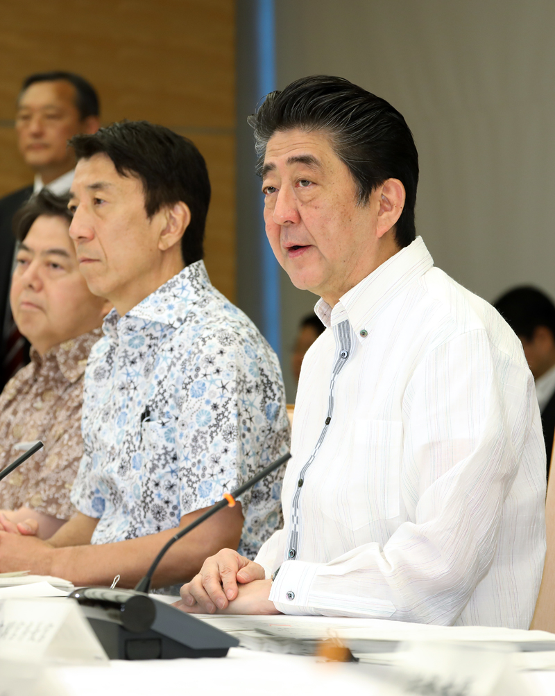 発言する安倍総理１